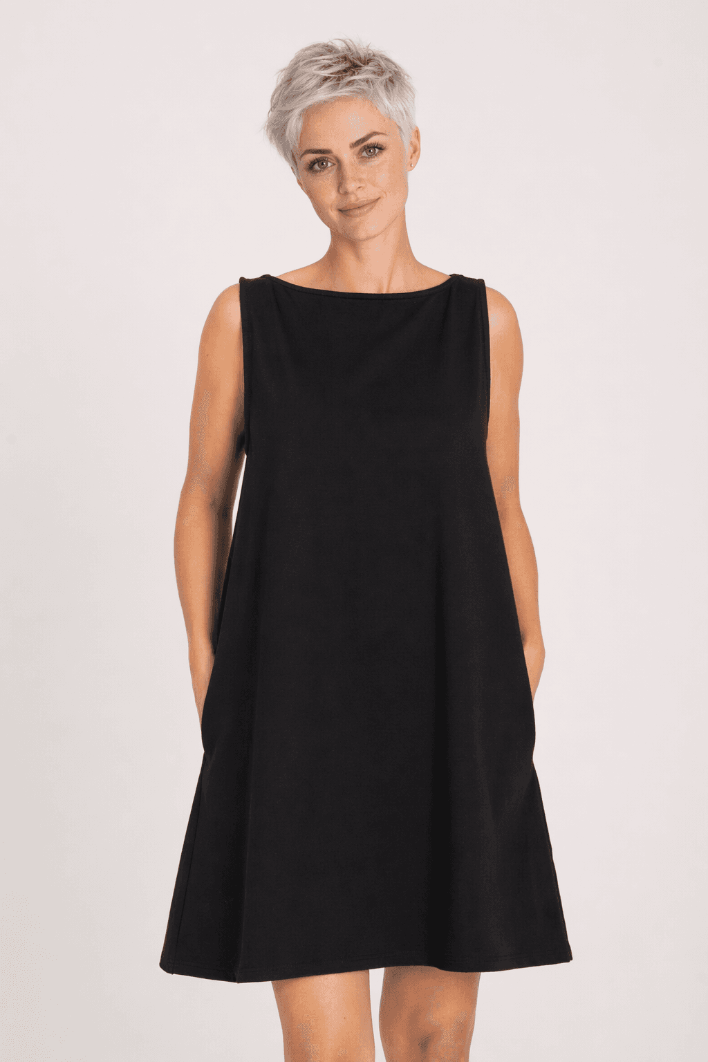 Vestido negro clásico sin mangas Zelda