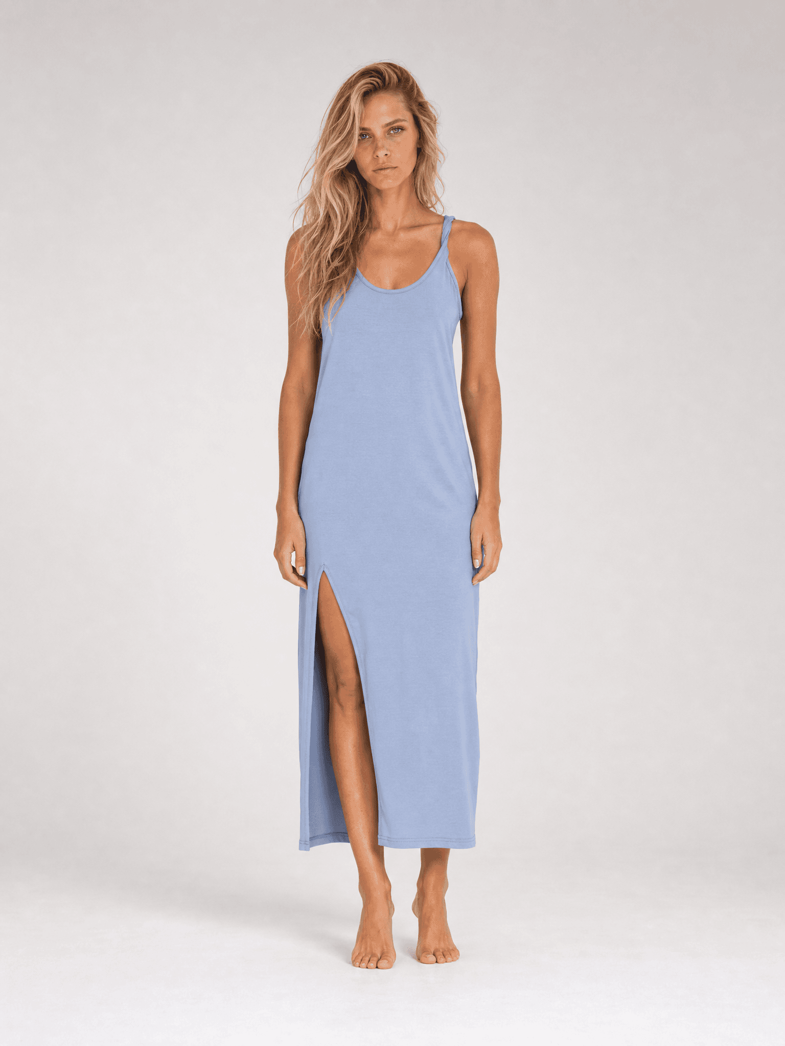 Vestido azul con tirantes retorcidos SIMPLE — foto 4
