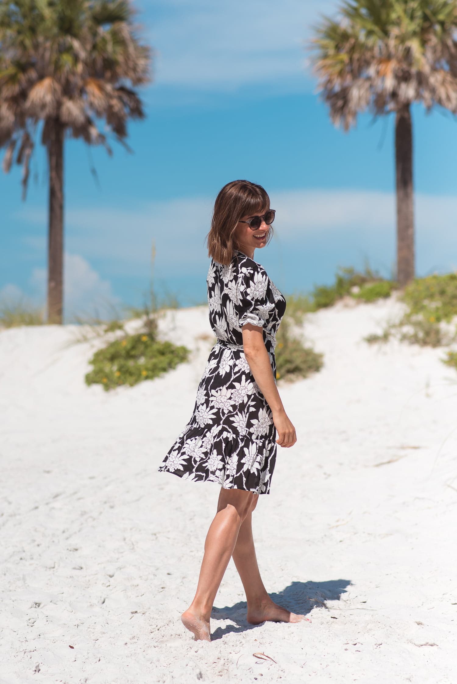 Sukienka kopertowa LOVE lato – black and white — zdjęcie 5