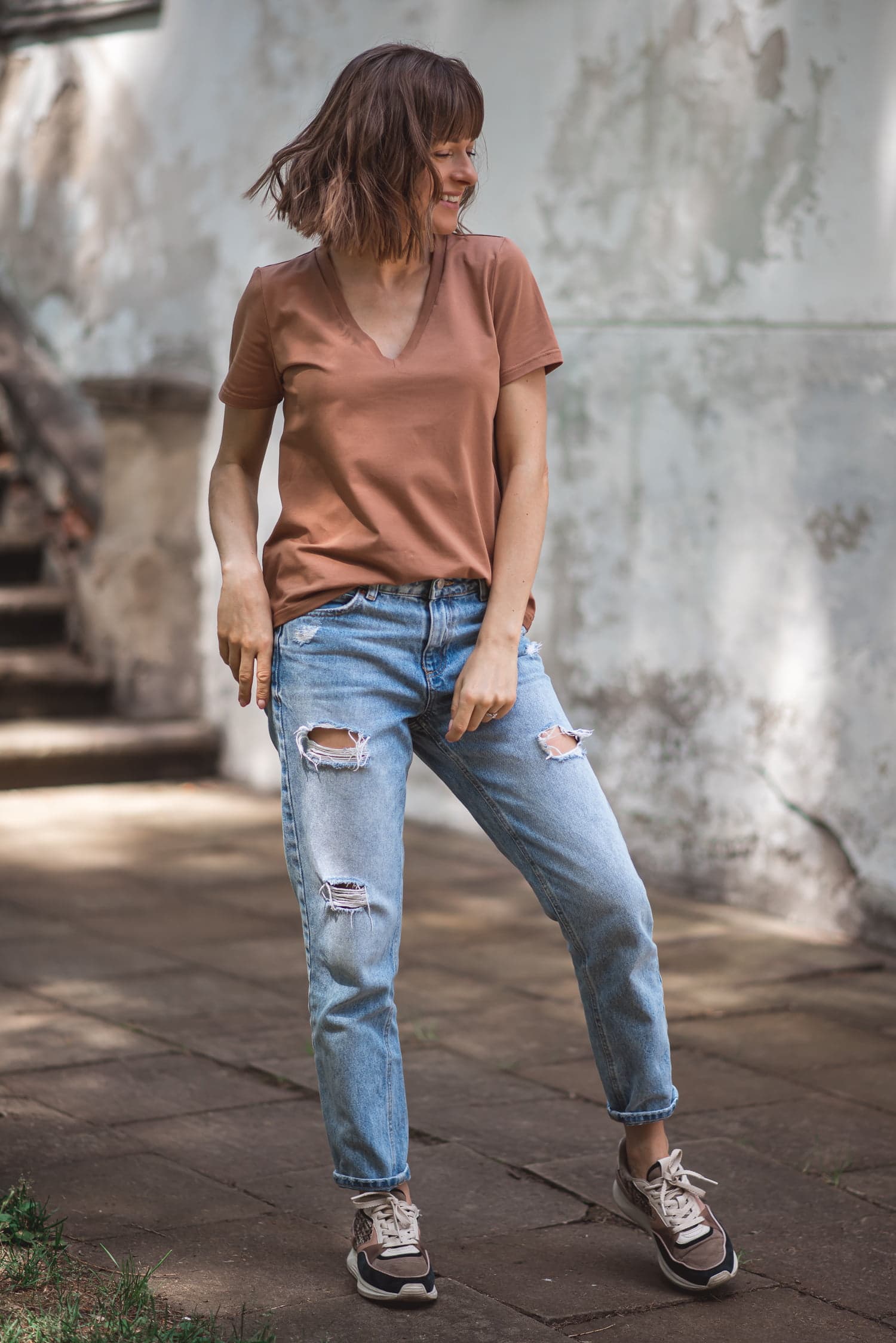 T-shirt BASIC V brąz