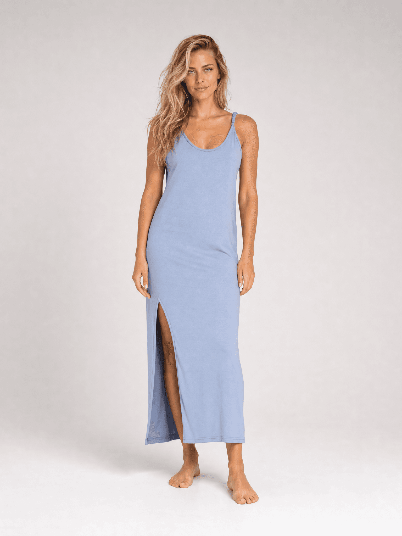Vestido azul con tirantes retorcidos SIMPLE — foto 5