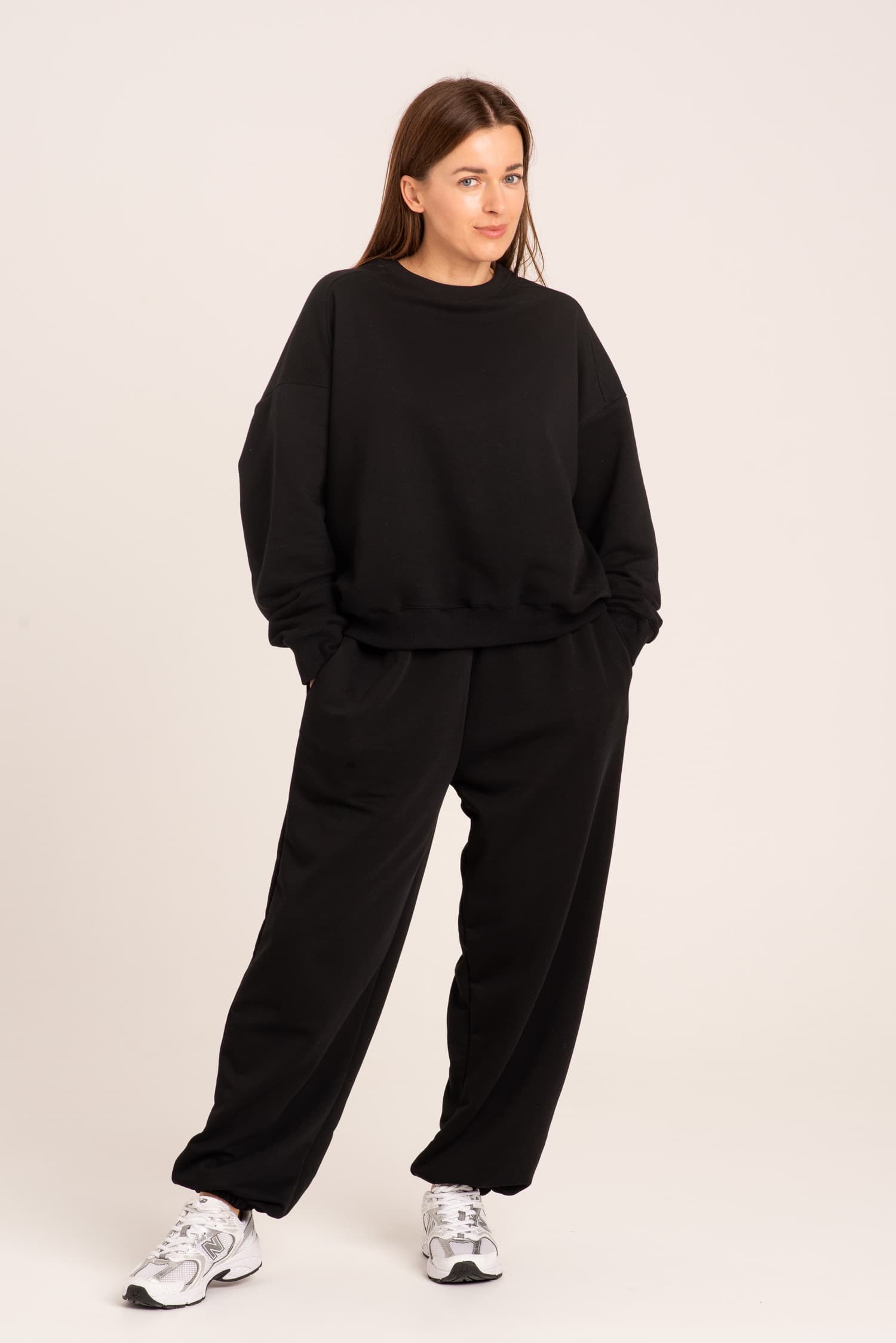 Czarne spodnie dresowe oversize Dalia