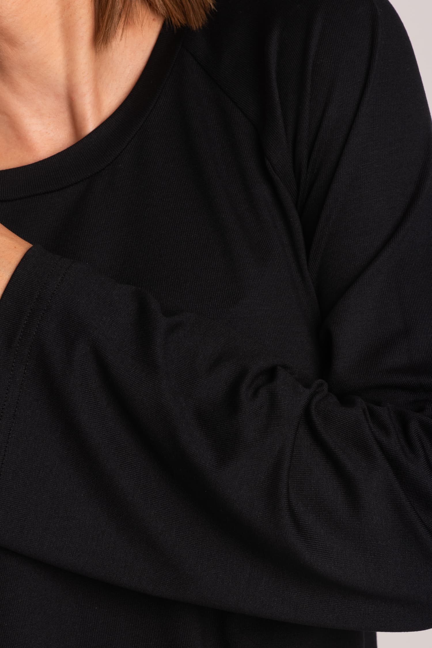 Czarny longsleeve oversize z dzianiny ROSE - zdjęcie 7