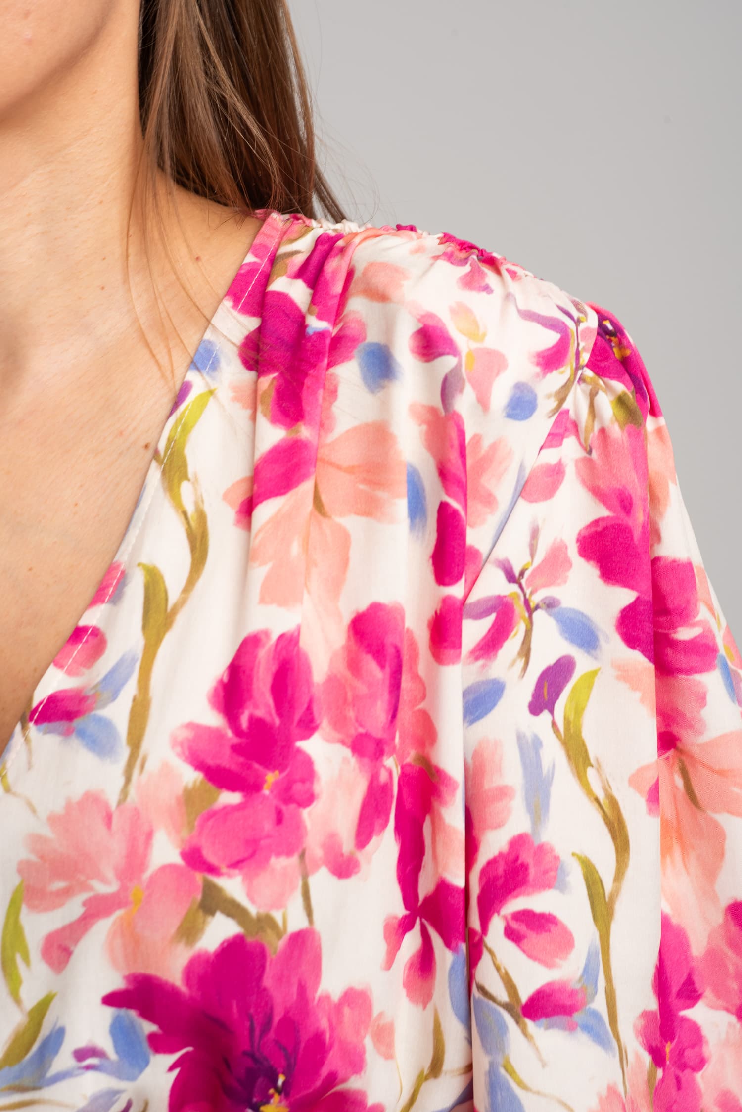 Wiskozowa sukienka w kwiaty z krótkim rękawem Ida - zdjęcie 6