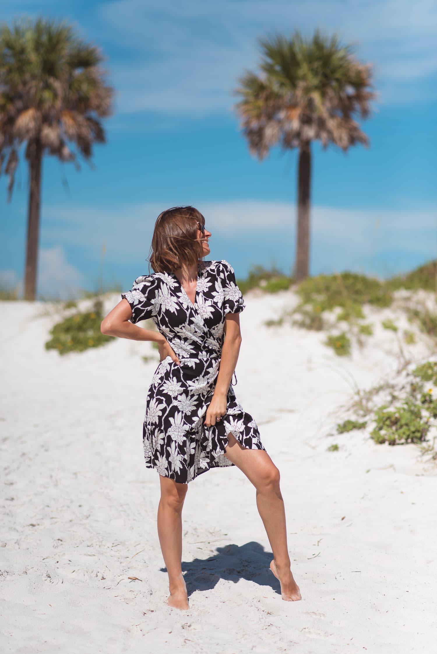 Sukienka kopertowa LOVE lato – black and white - widok 2