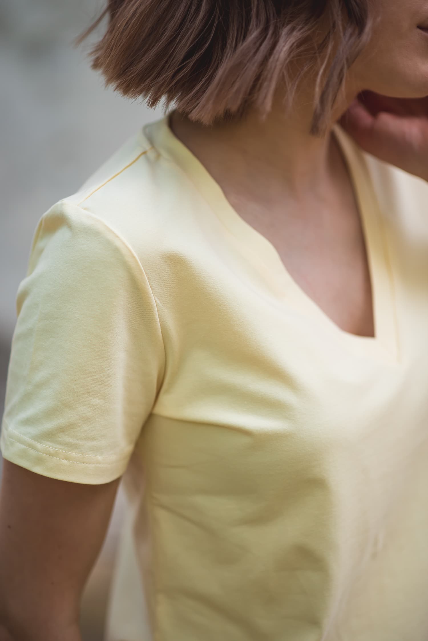 T-shirt BASIC V - Żółty - widok 2