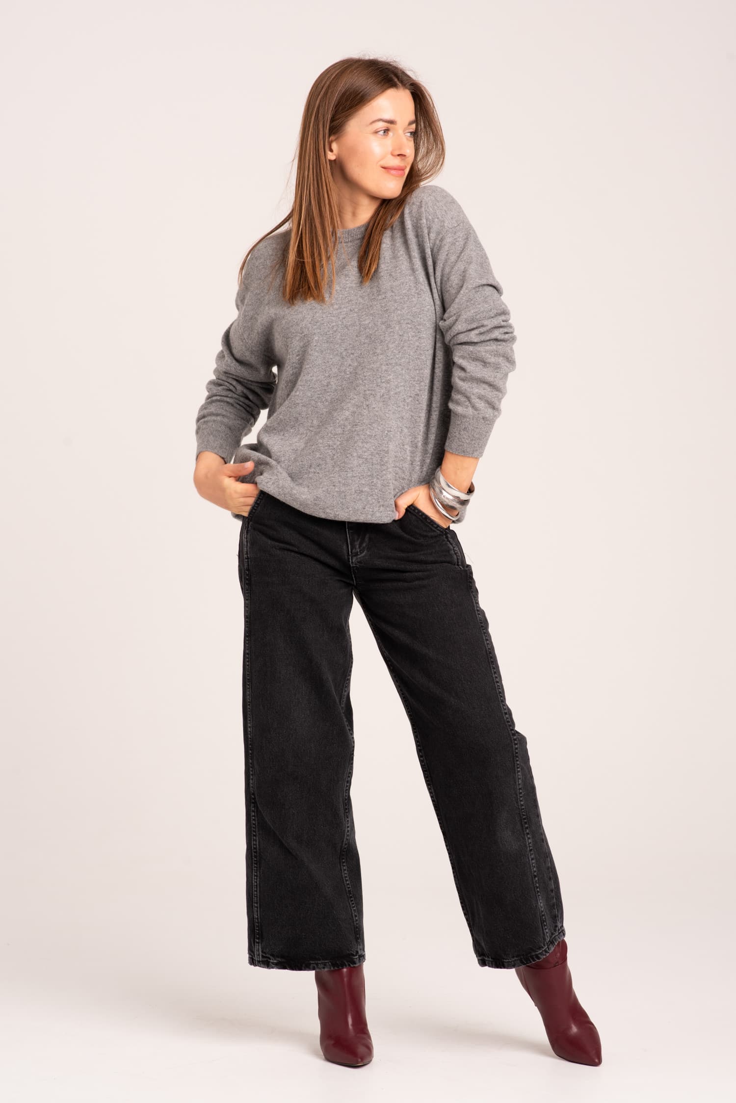 Szary klasyczny sweter damski Agatha - widok 2