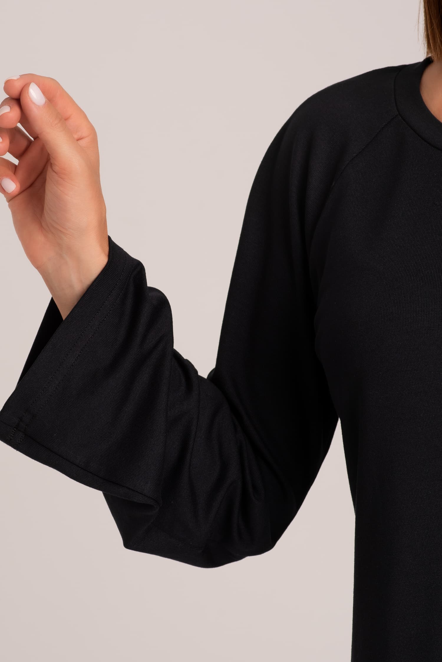 Czarny longsleeve oversize z dzianiny ROSE - zdjęcie 8