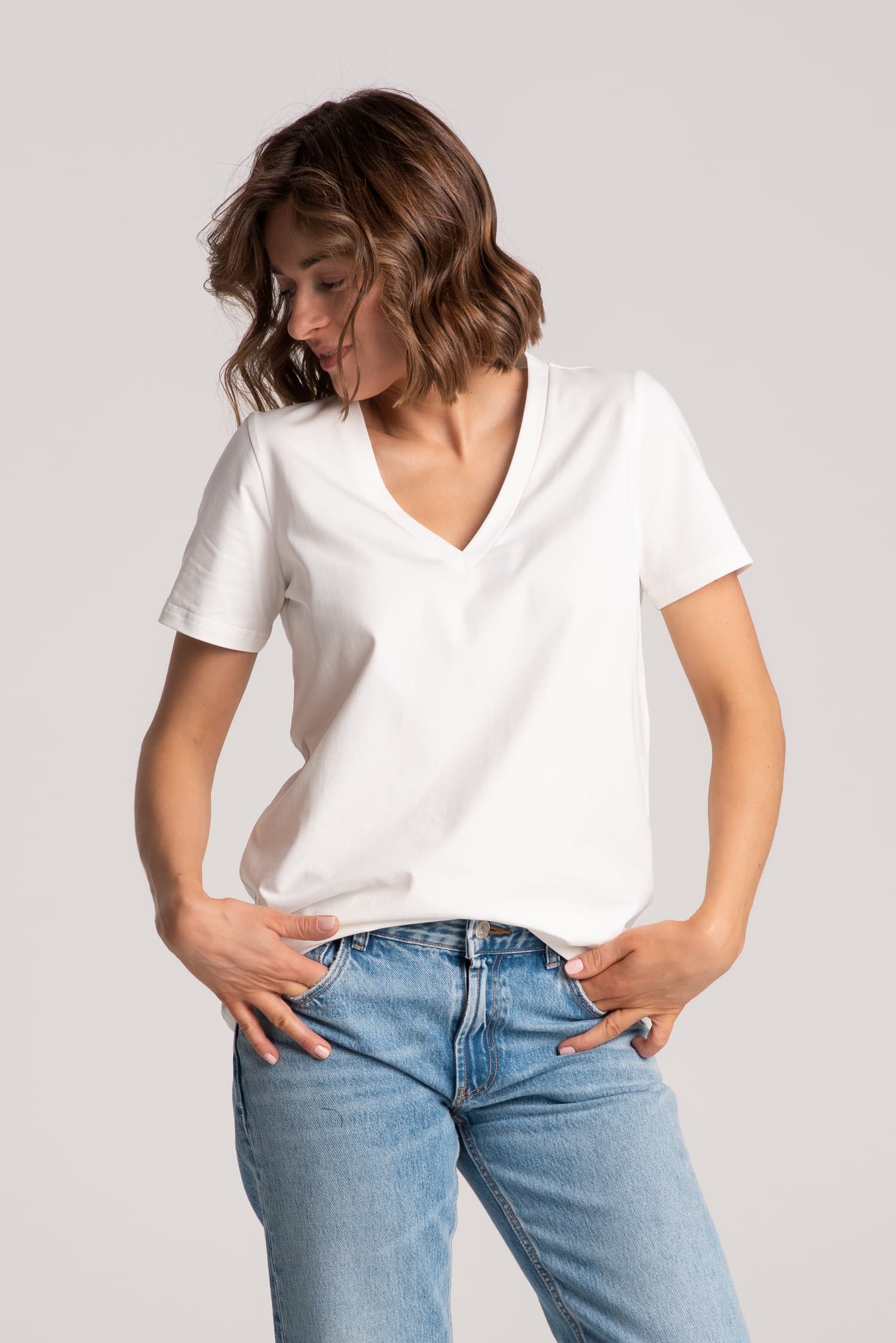 T-shirt BASIC V Biały - widok 2