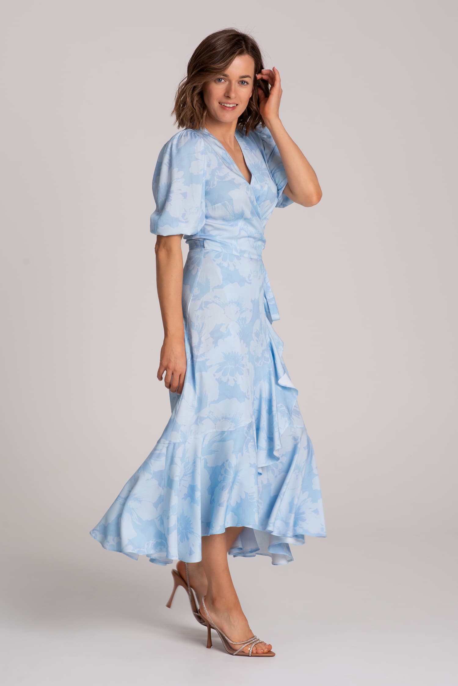 Błękitna sukienka kopertowa Kamili - zdjęcie 5