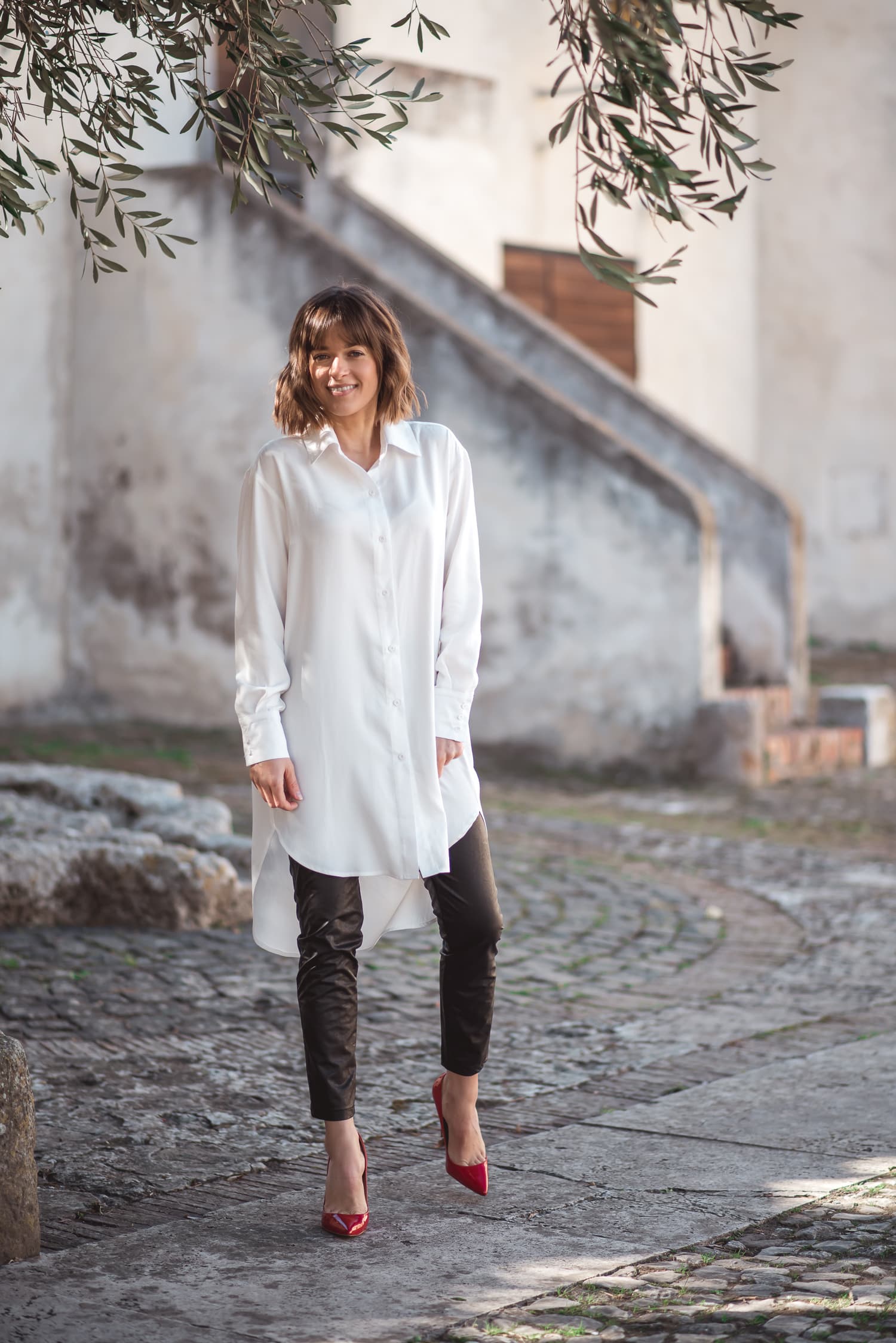 Biała damska koszula BASIC - widok 2