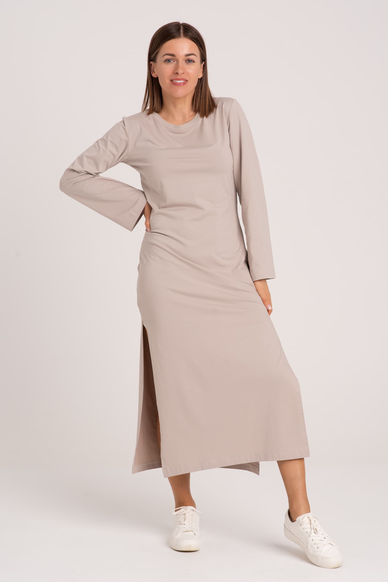 Długa sukienka t-shirtowa z rozcięciem AVERY - zdjęcie 13