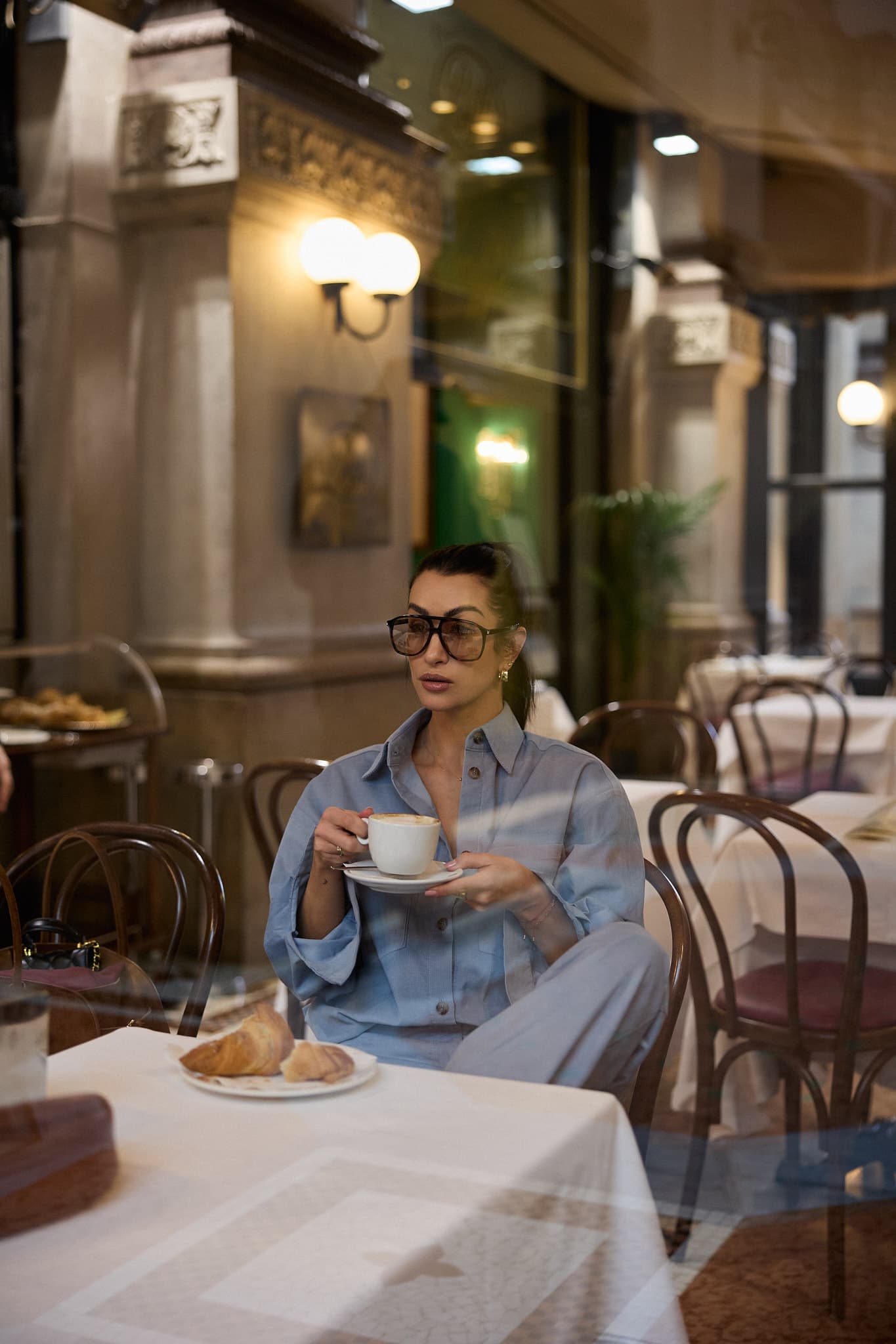 Błękitne spodnie sztruksowe z wysokim stanem Therese - zdjęcie 8