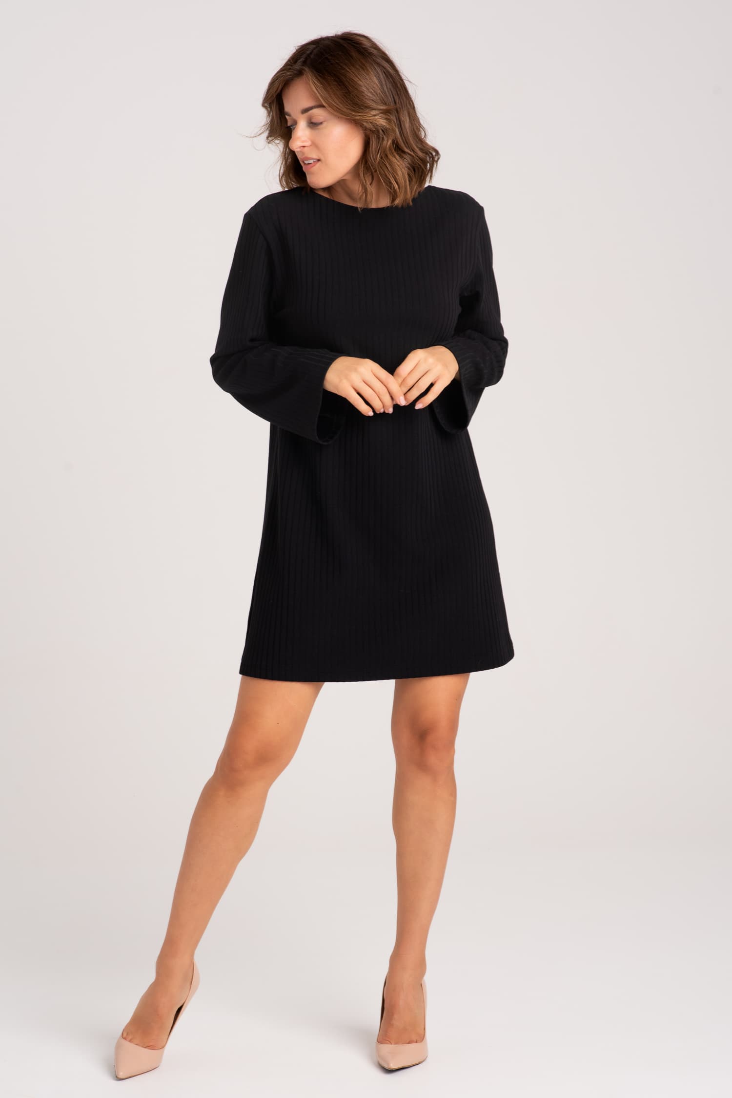 Czarna sukienka z prążkowanej dzianiny Ella