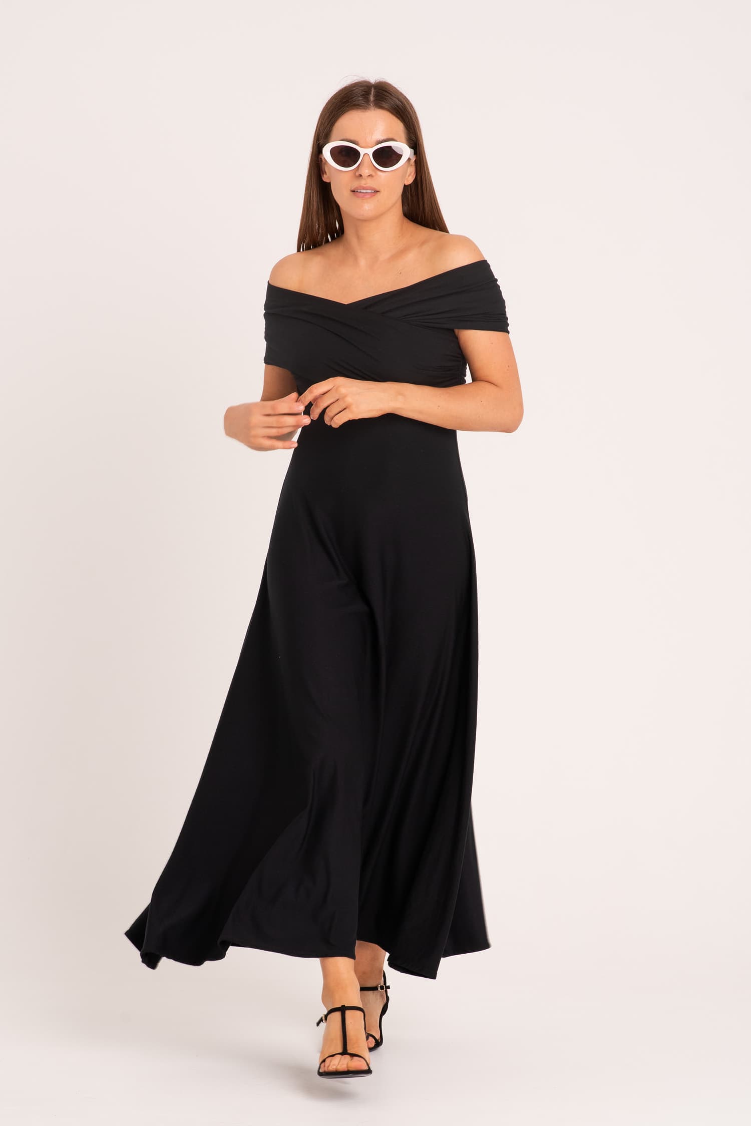 Czarna sukienka z odkrytymi ramionami UMA - zdjęcie 5