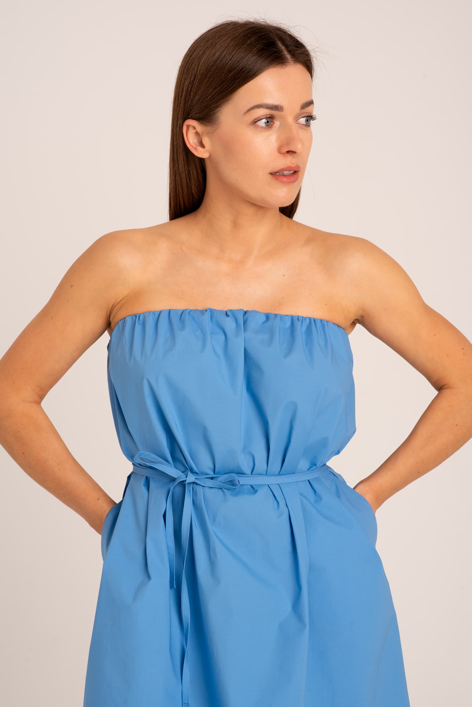 Niebieska krótka sukienka Meave - zdjęcie 3