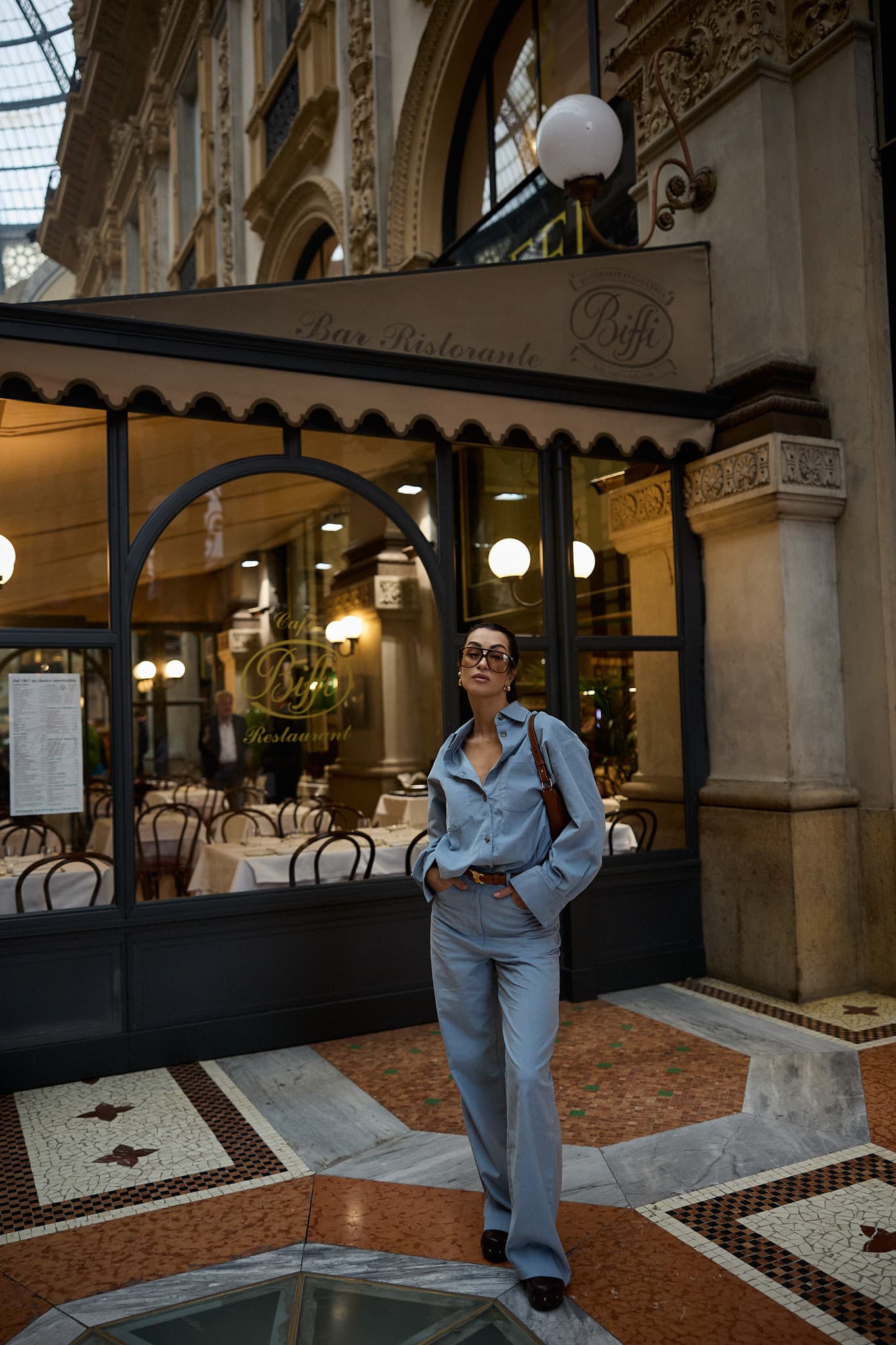 Błękitne spodnie sztruksowe z wysokim stanem Therese - zdjęcie 12