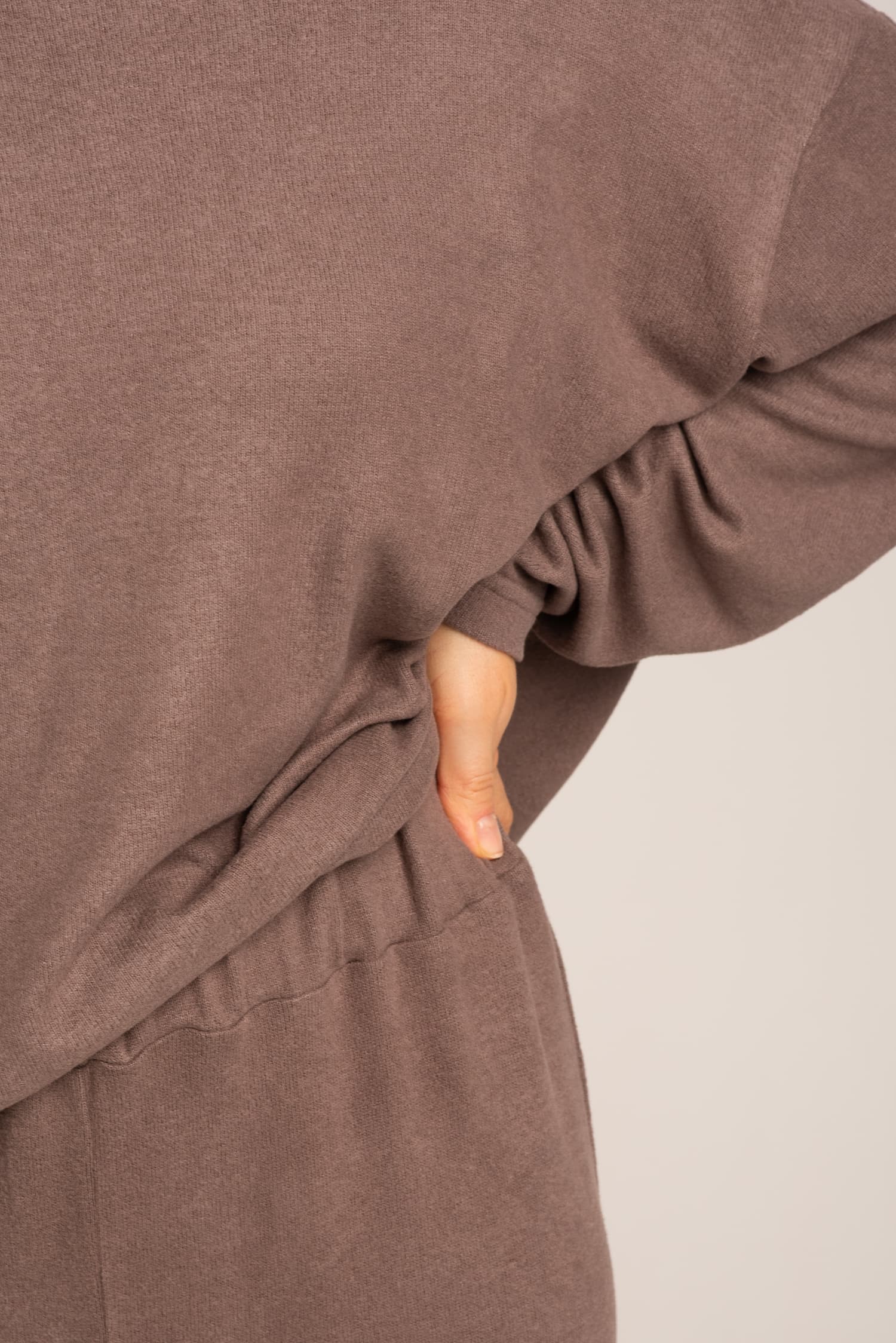 Brązowe luźne spodnie z szerokimi nogawkami Clara - zdjęcie 3