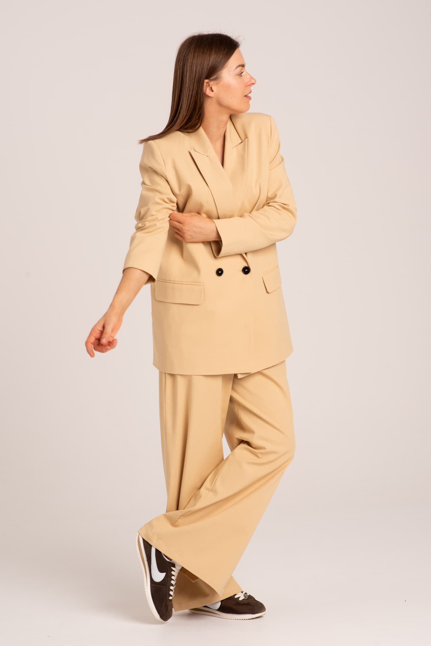 Żółty garnitur z szerokimi spodniami Mia - zdjęcie 3