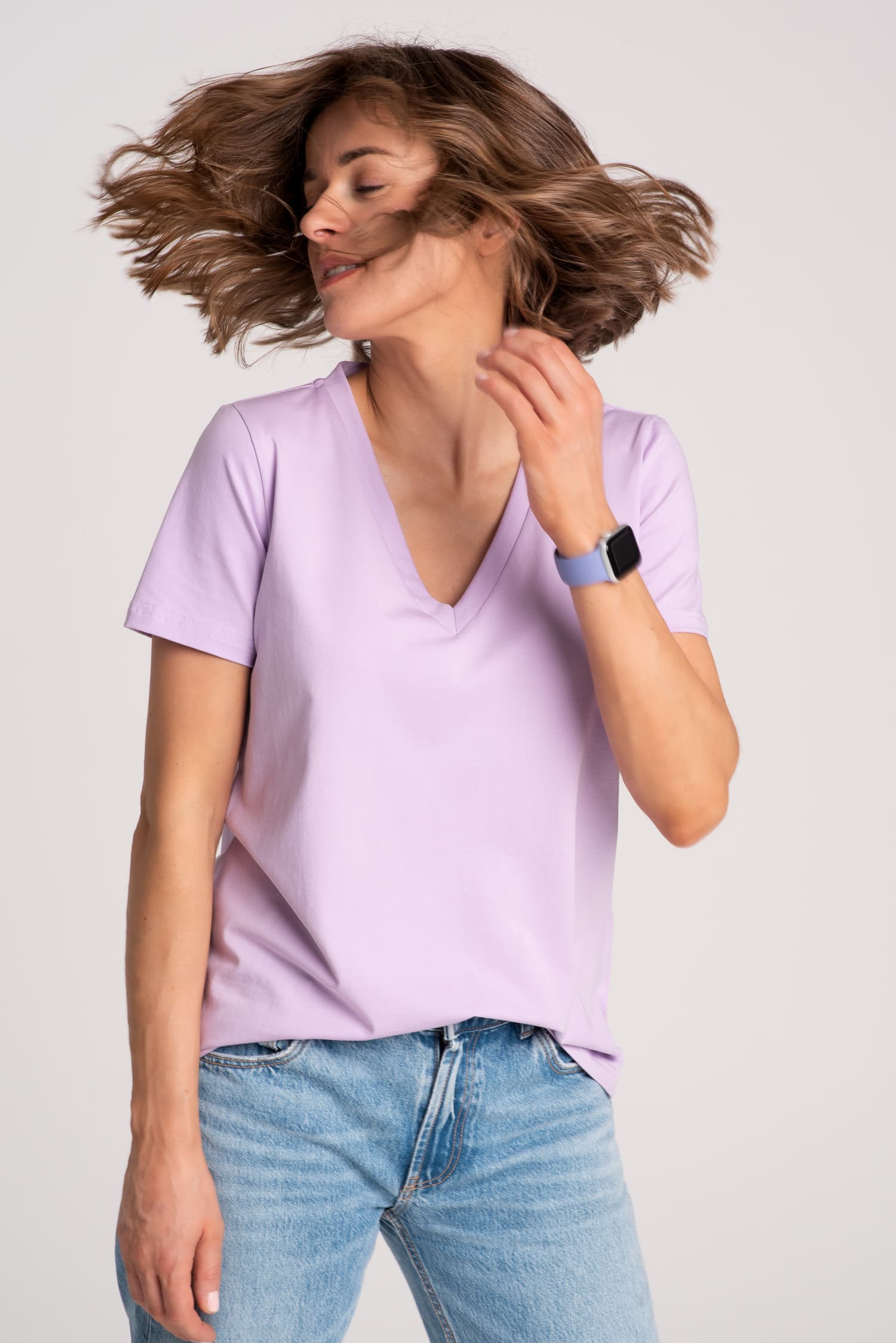 Fioletowy t-shirt damski V - zdjęcie 3