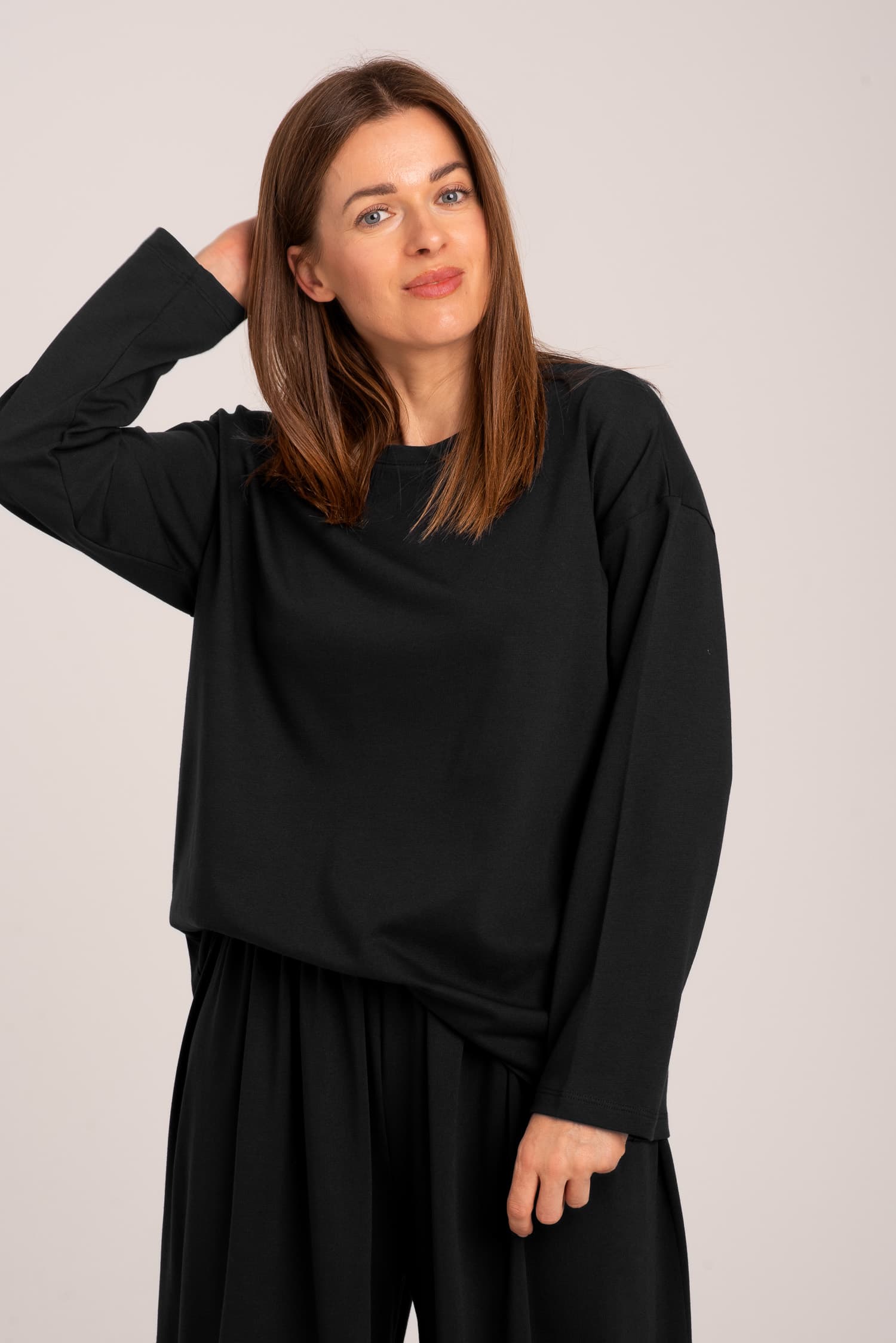 Czarny longsleeve z modalem Nina