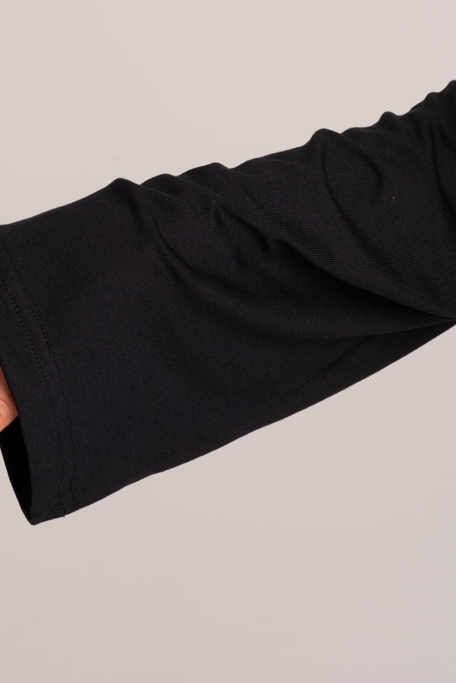 Czarny longsleeve oversize z dzianiny ROSE - zdjęcie 6