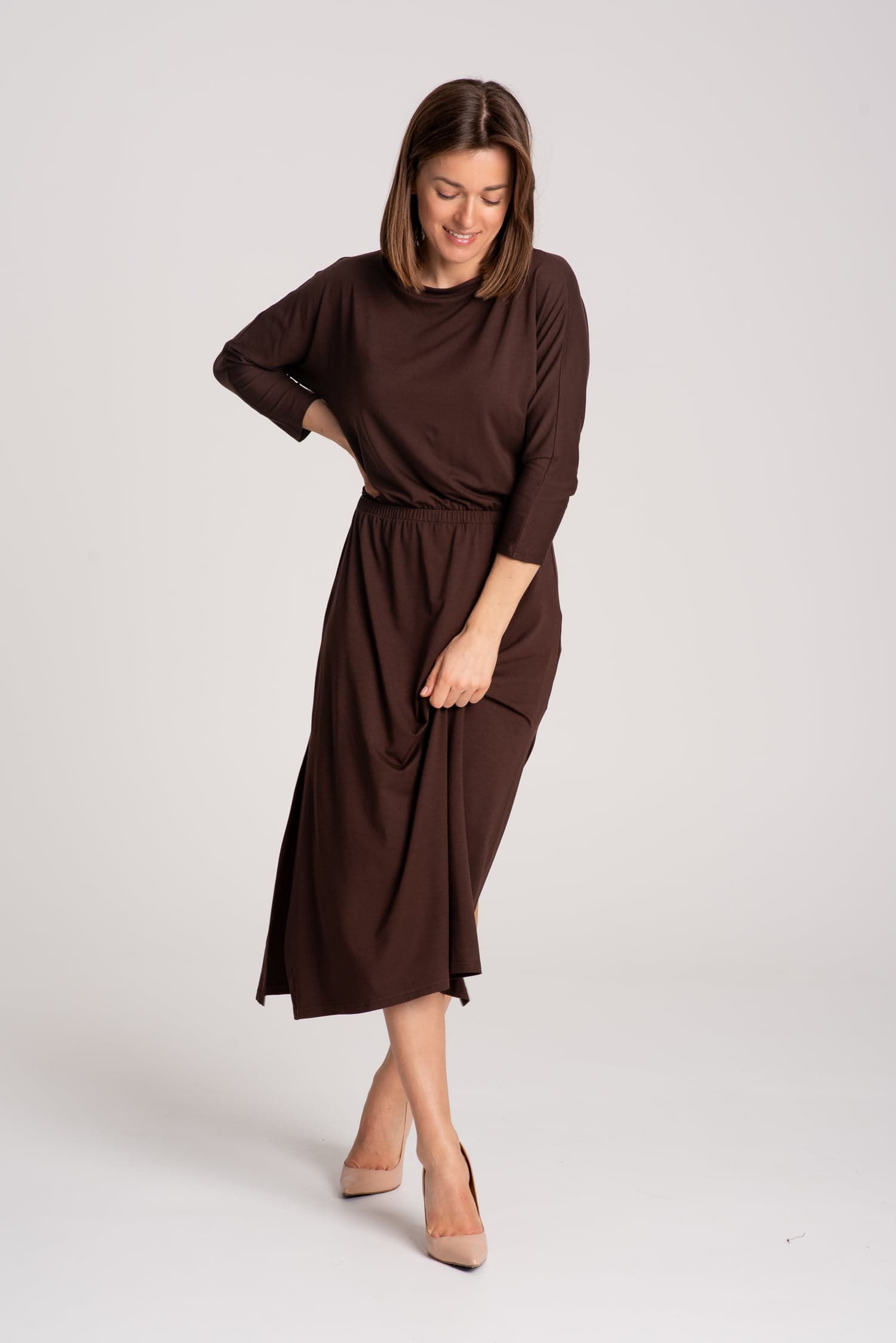 Brązowa sukienka z modalu Hot As Hell - widok 2