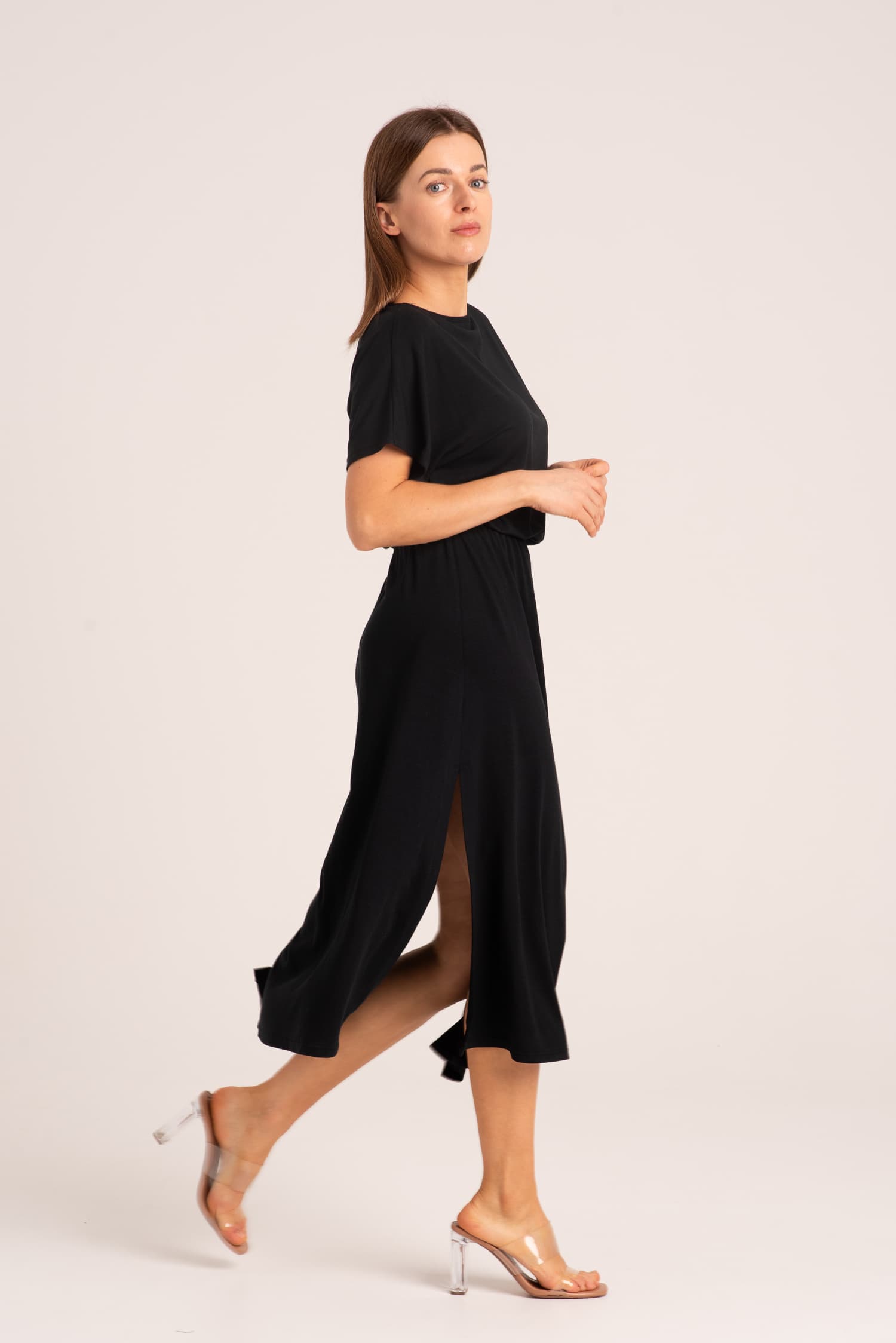 Czarna sukienka z modalu z krótkim rękawem Rosa