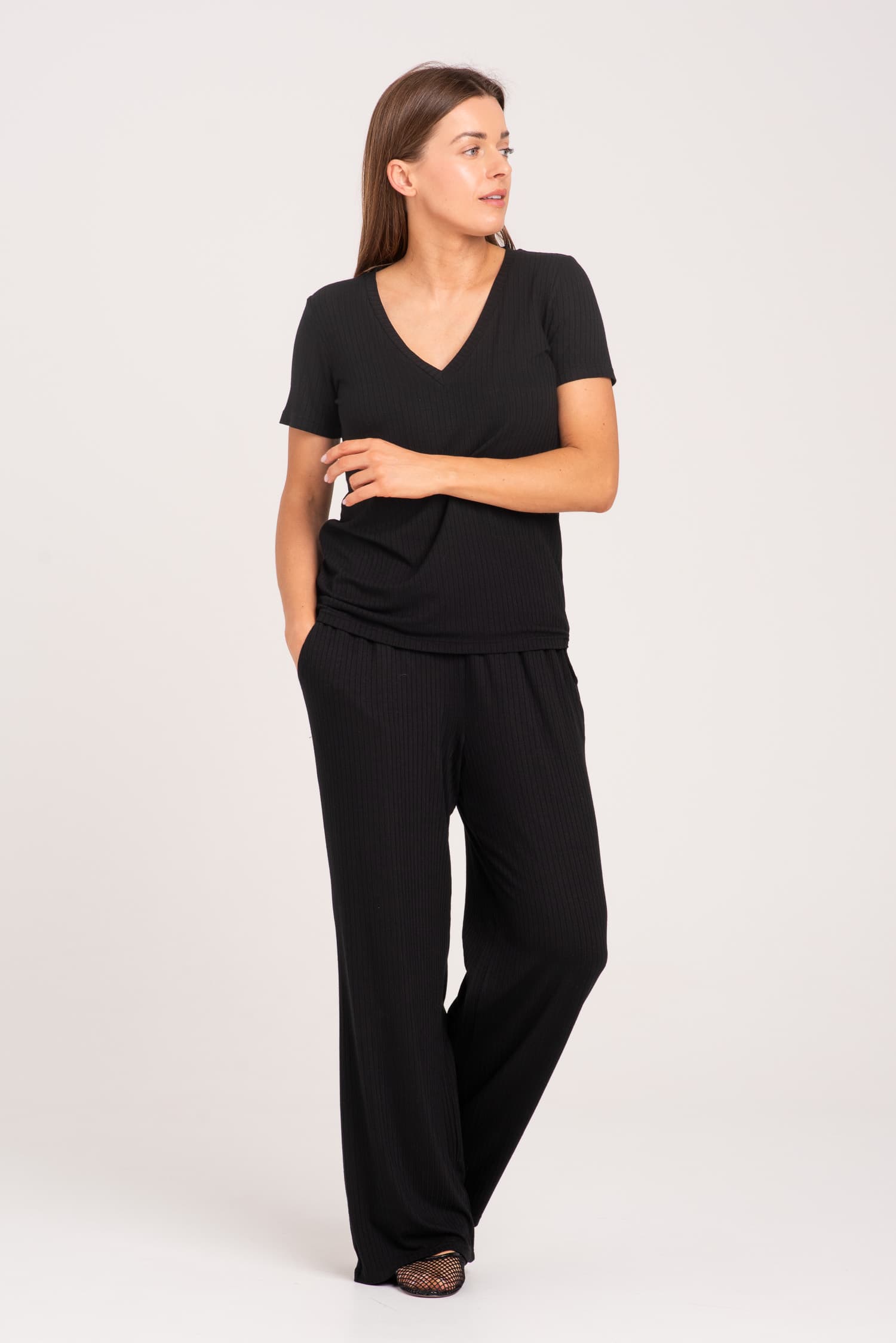 Czarne luźne spodnie z prążkowanej dzianiny Nita - widok 2