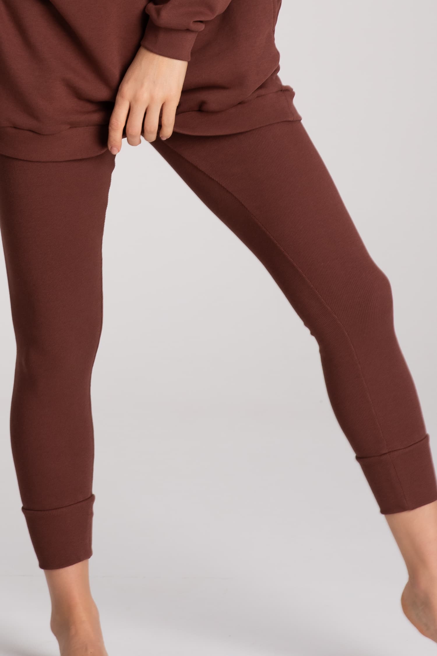 Legginsy prążkowane + długa bluza - brąz - zdjęcie 4