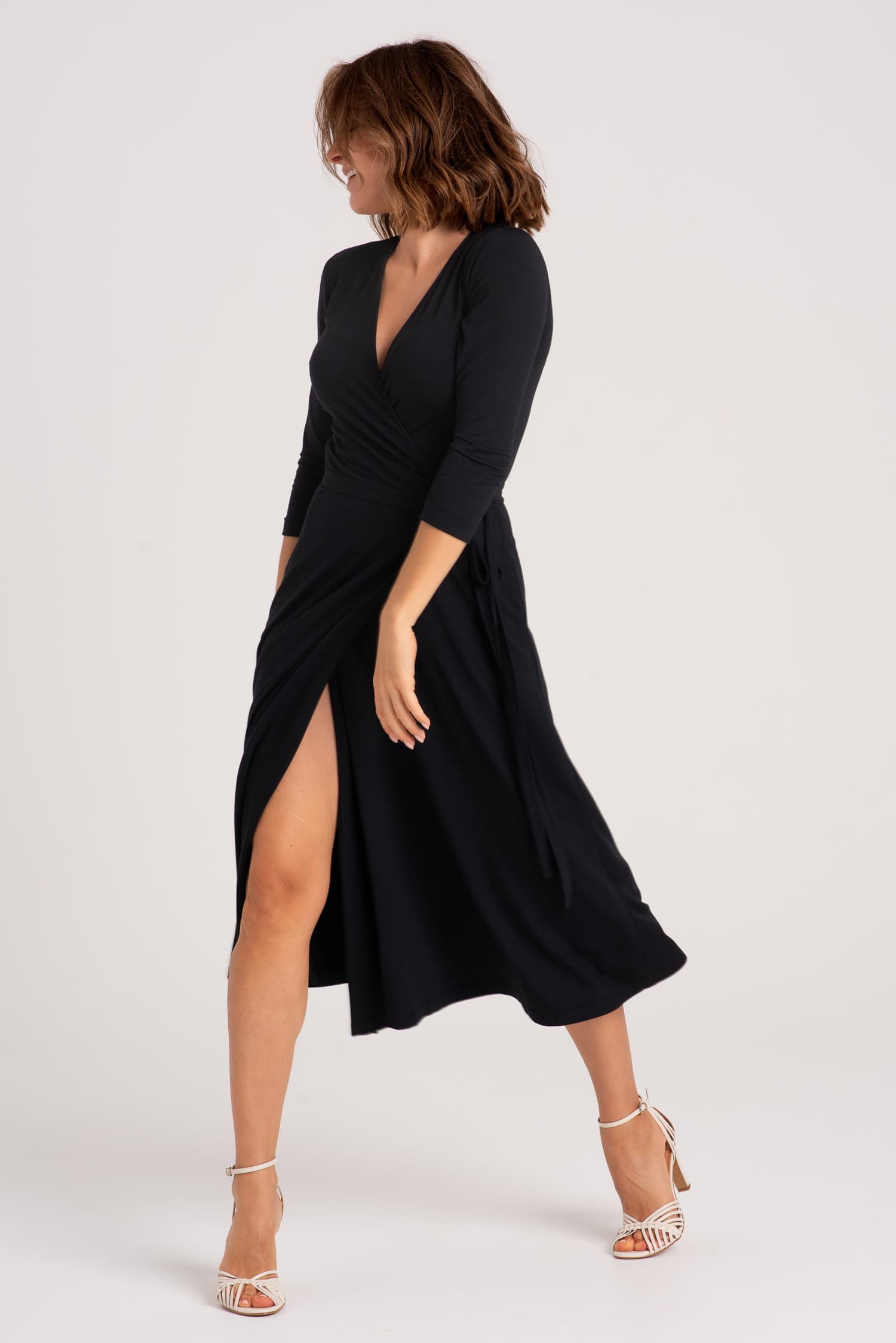 Czarna sukienka kopertowa z modalu Red - zdjęcie 6