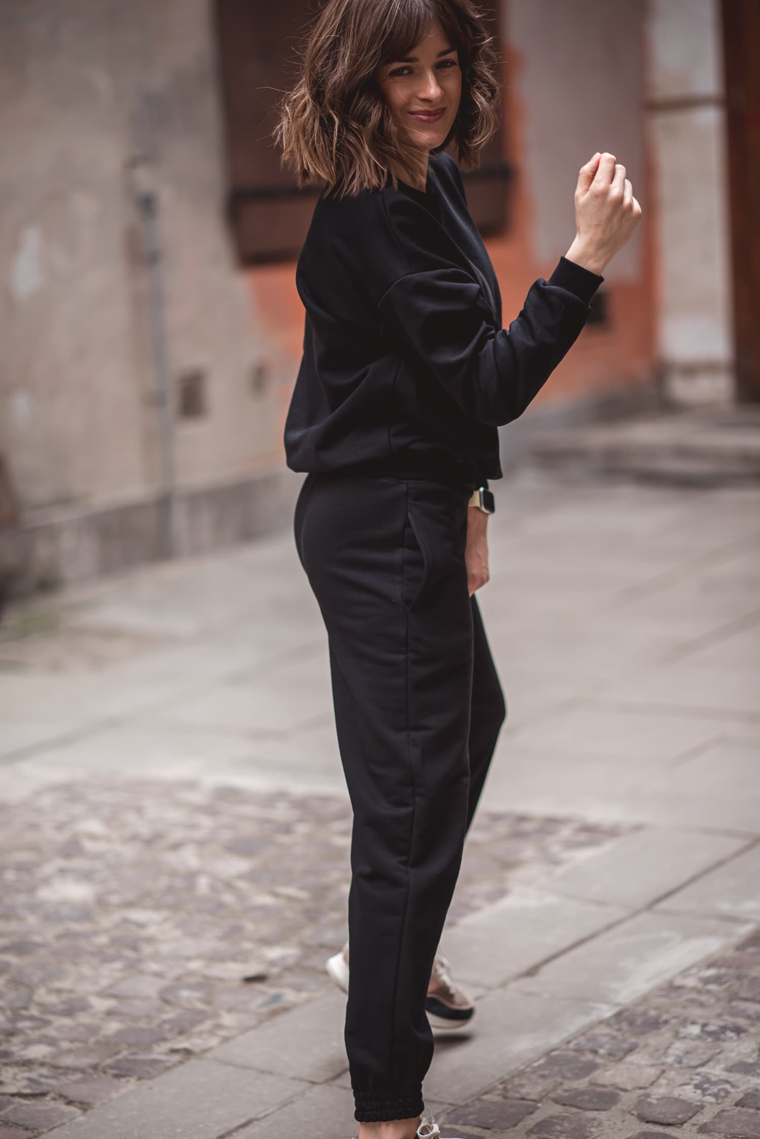 Dresy damskie: bluza + spodnie - czarne - widok 2