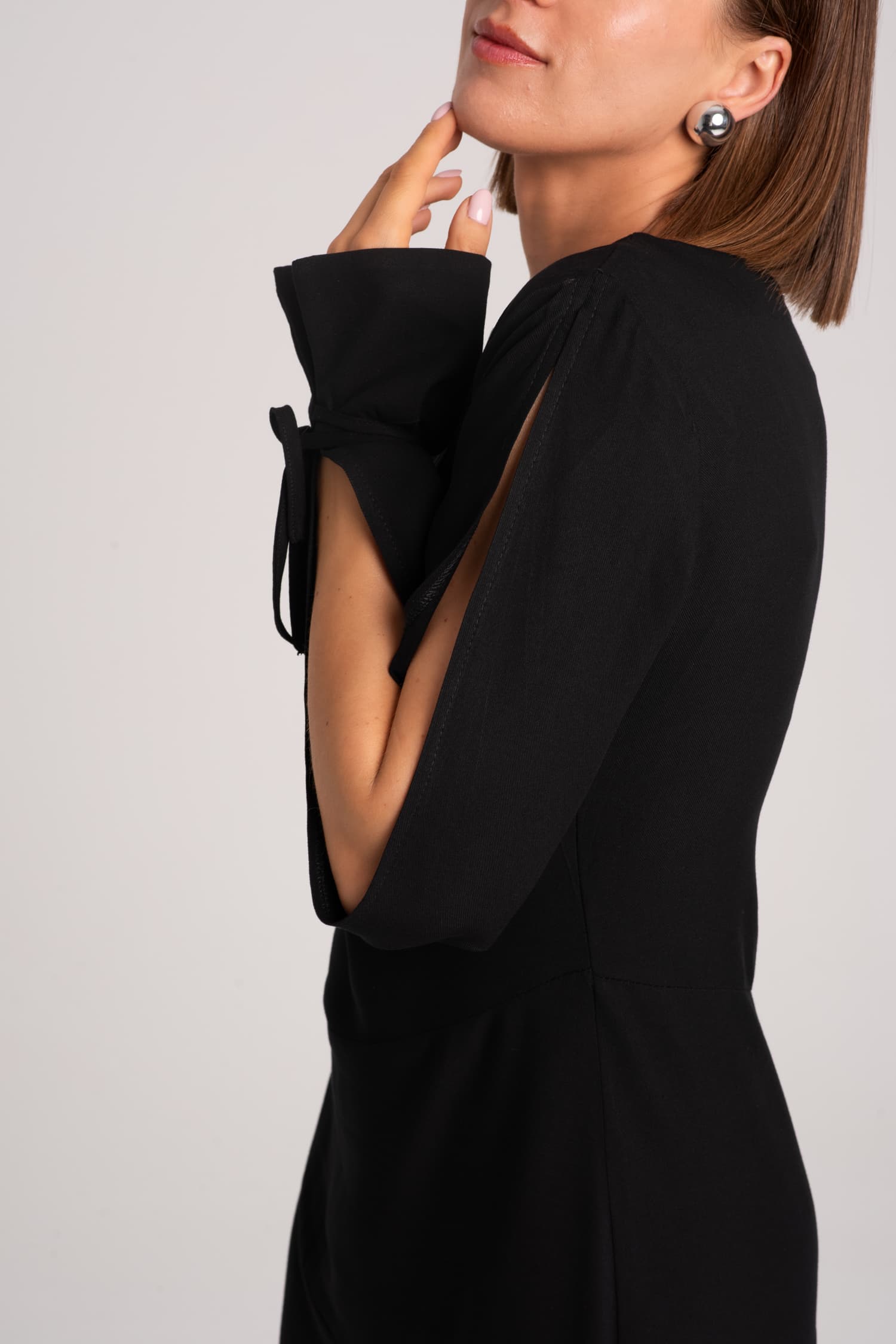 Czarna asymetryczna sukienka Lea - widok 2