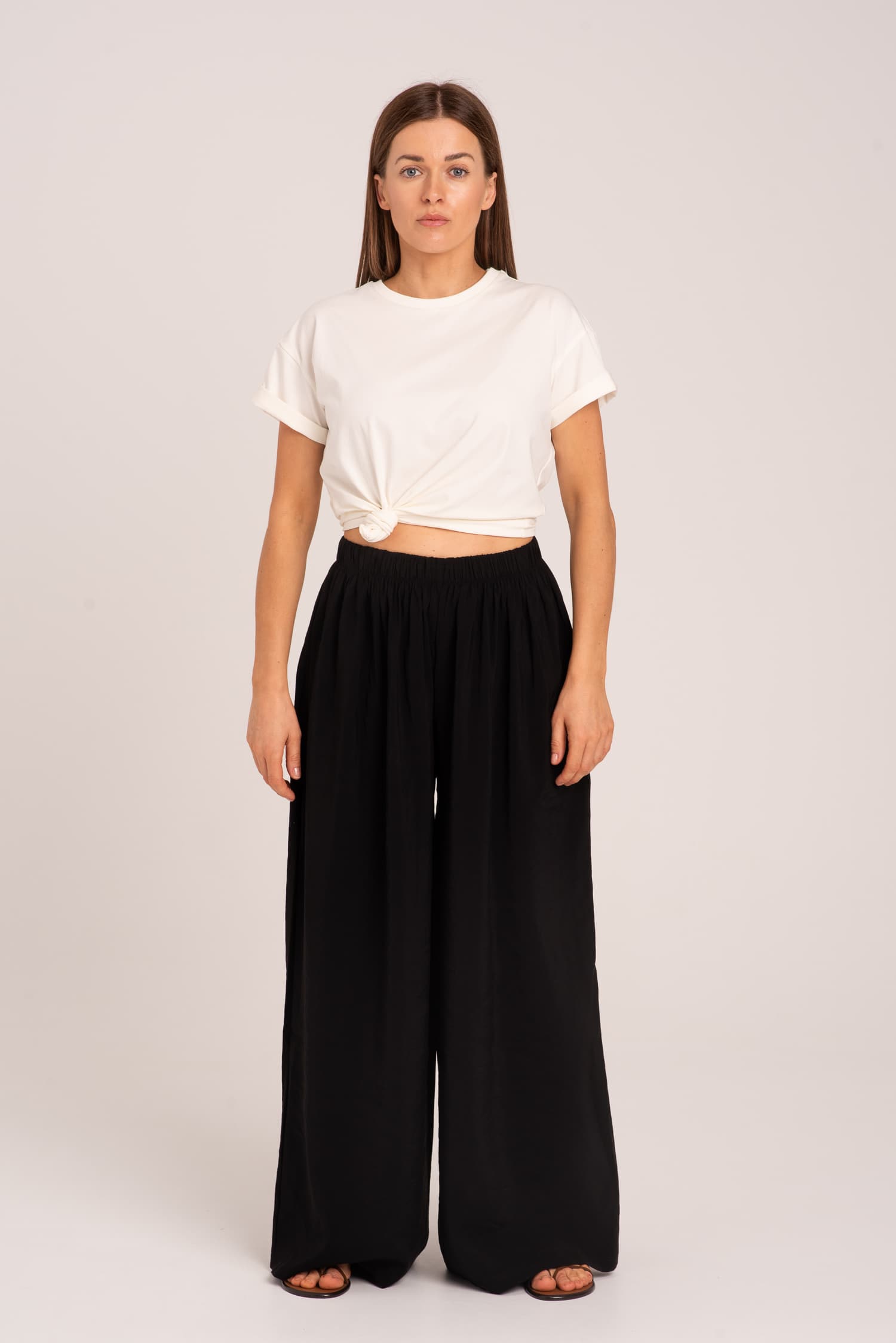 Czarne szerokie spodnie z wiskozy Harmony - widok 2