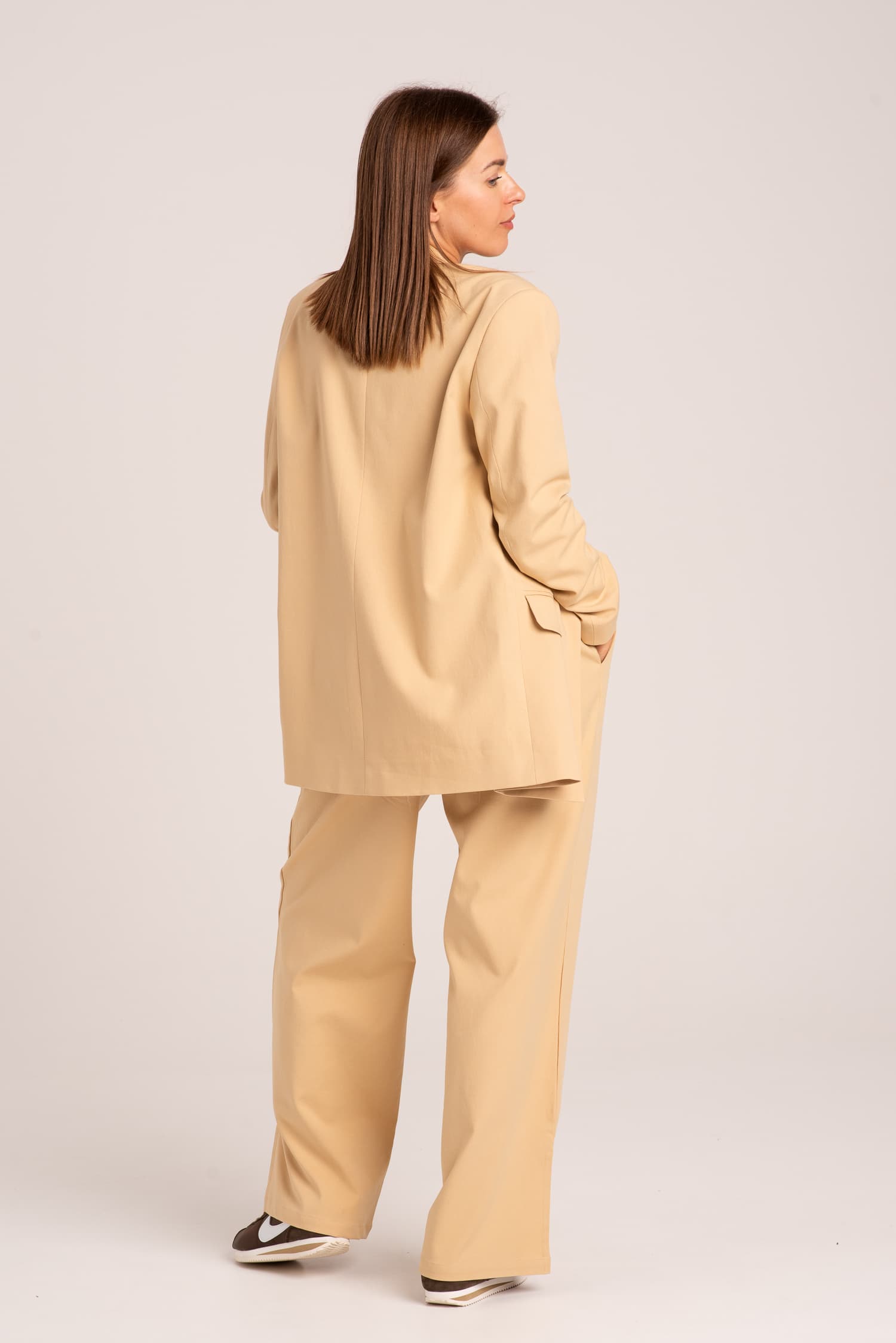 Żółty garnitur z szerokimi spodniami Mia - zdjęcie 7