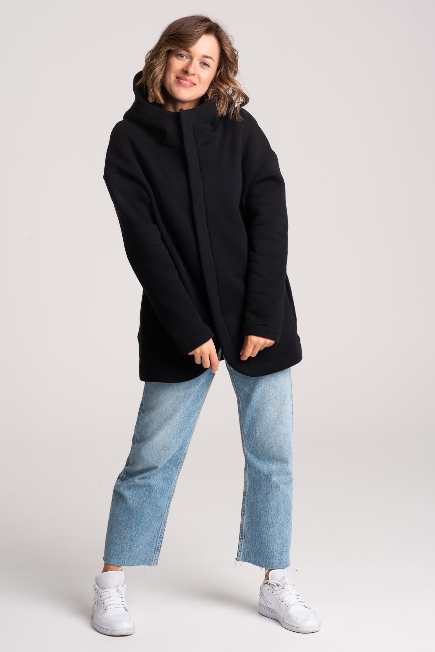 Czarna zasuwana bluza damska NA OKRĄGŁO