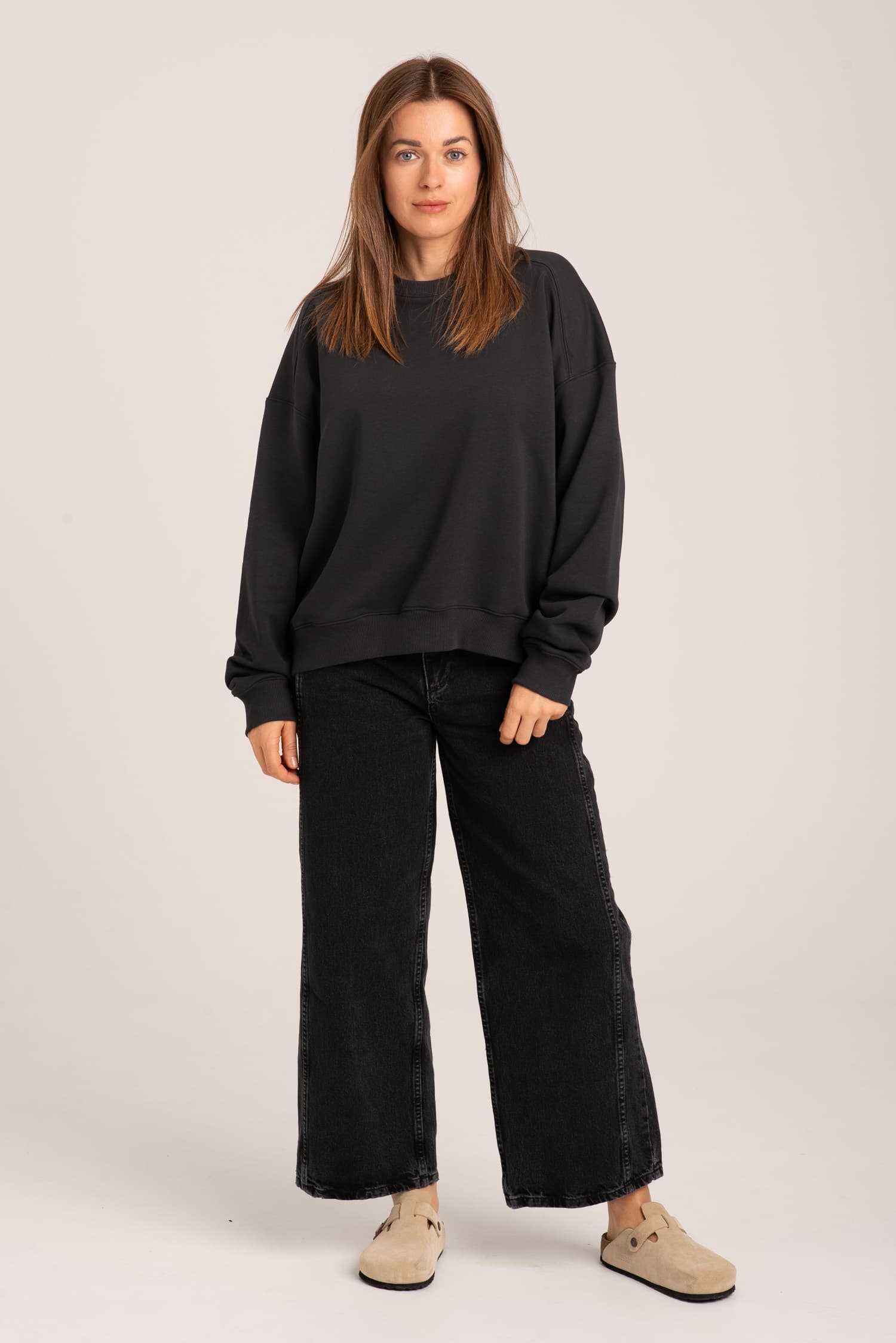 Grafitowa bluza dresowa Nora - widok 2