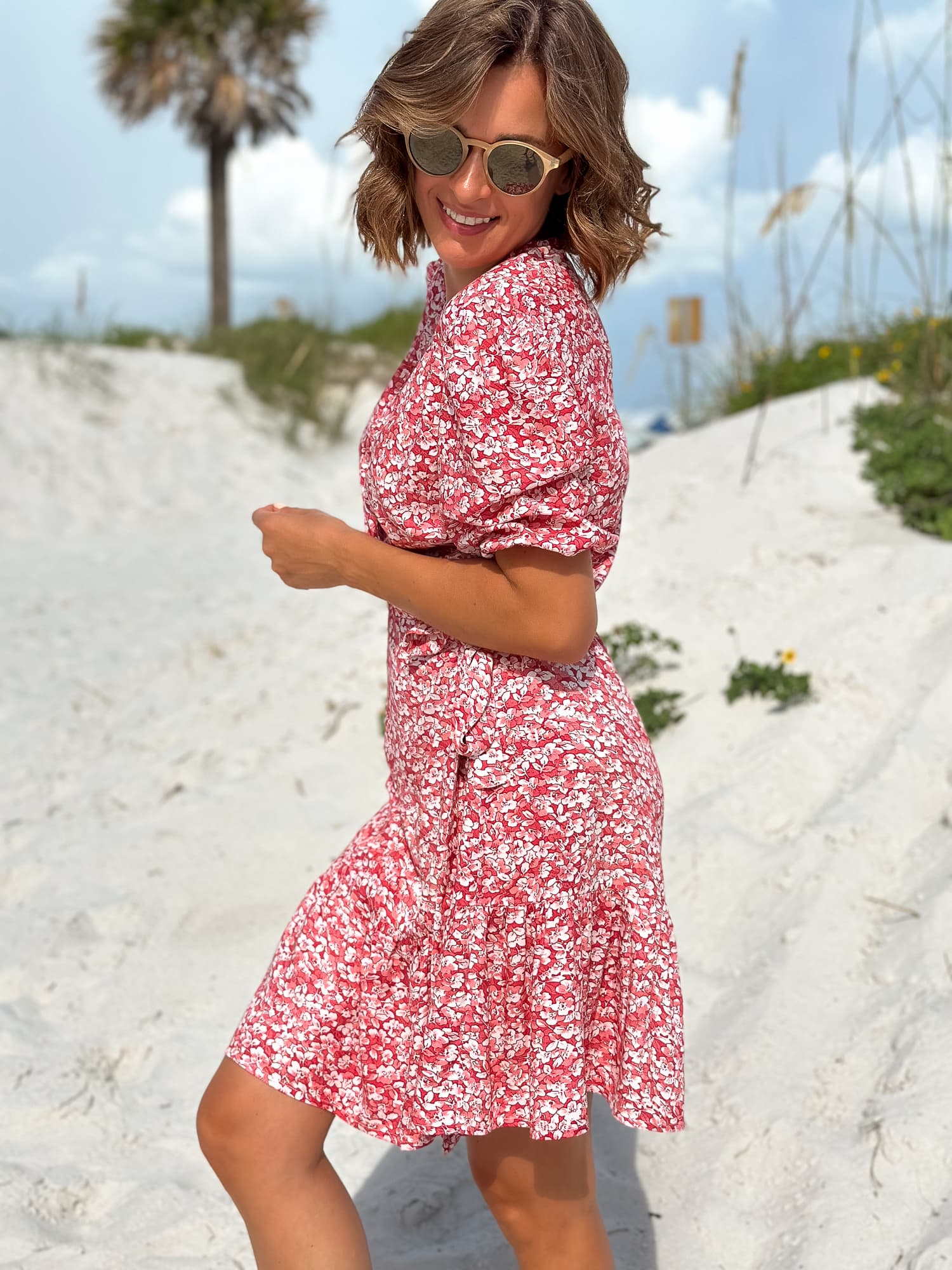 Sukienka kopertowa z krótkim rękawem LOVE  – kwiaty - zdjęcie 5