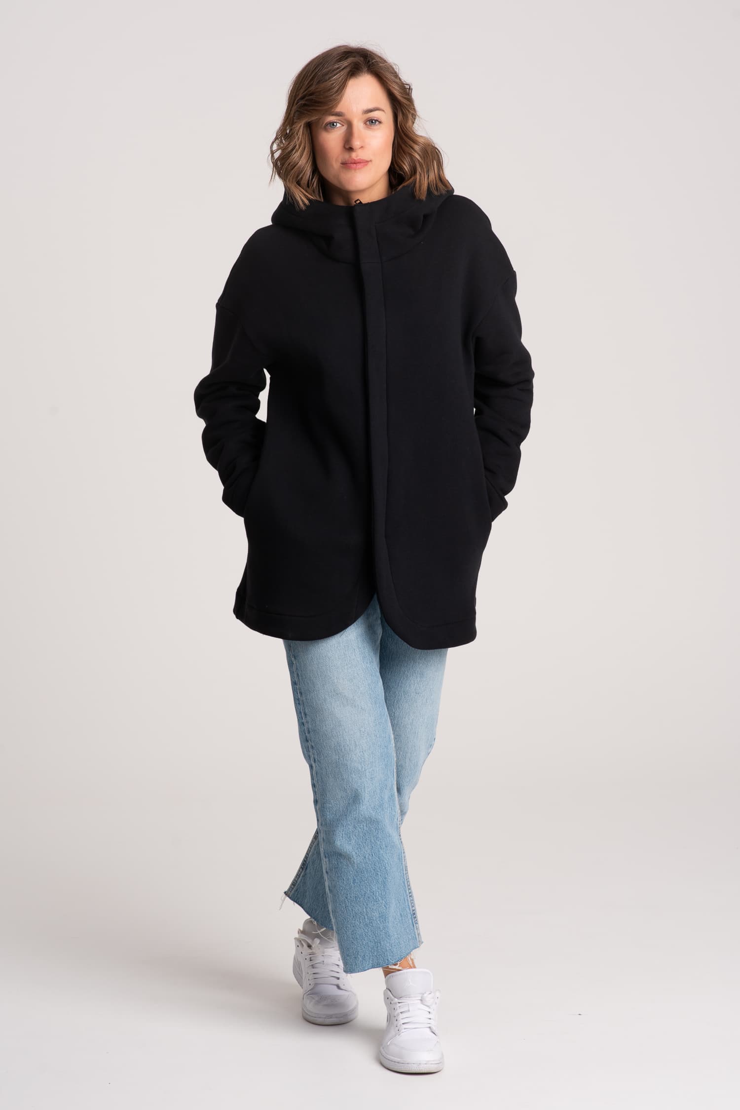 Czarna zasuwana bluza damska NA OKRĄGŁO - zdjęcie 6