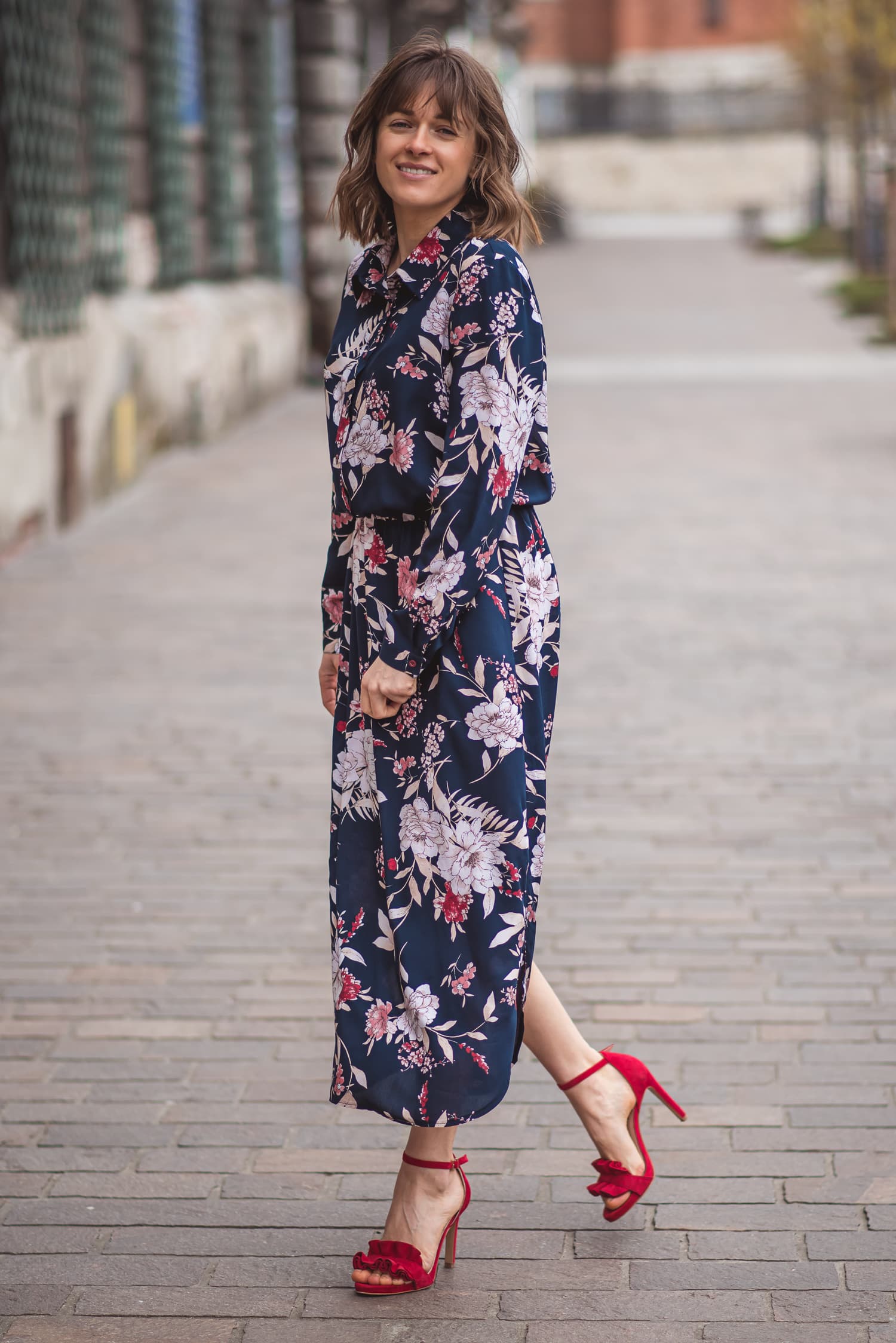 Sukienka koszulowa NONAME – granatowa - widok 2