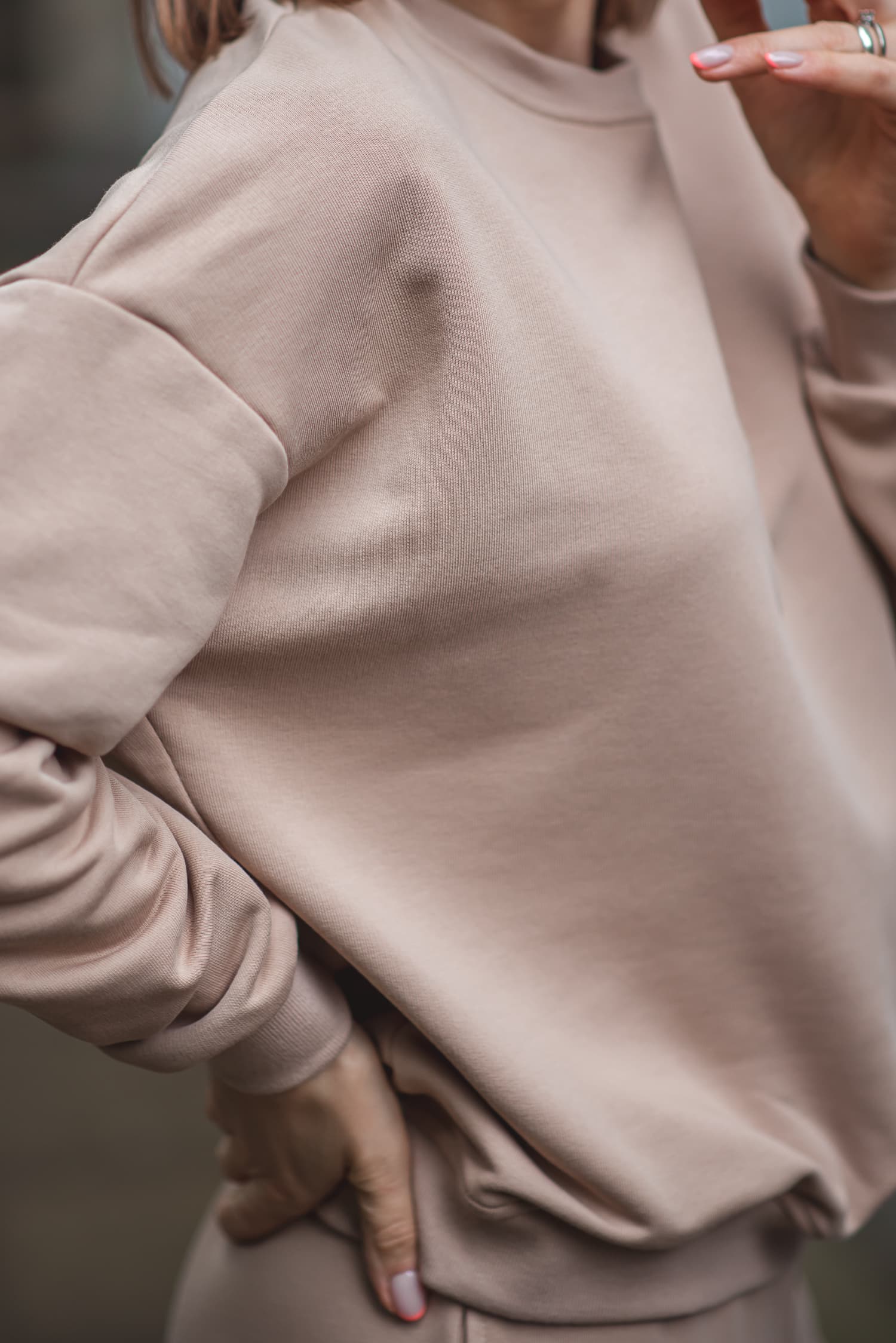 Dresy damskie: bluza + spodnie – beż — zdjęcie 3