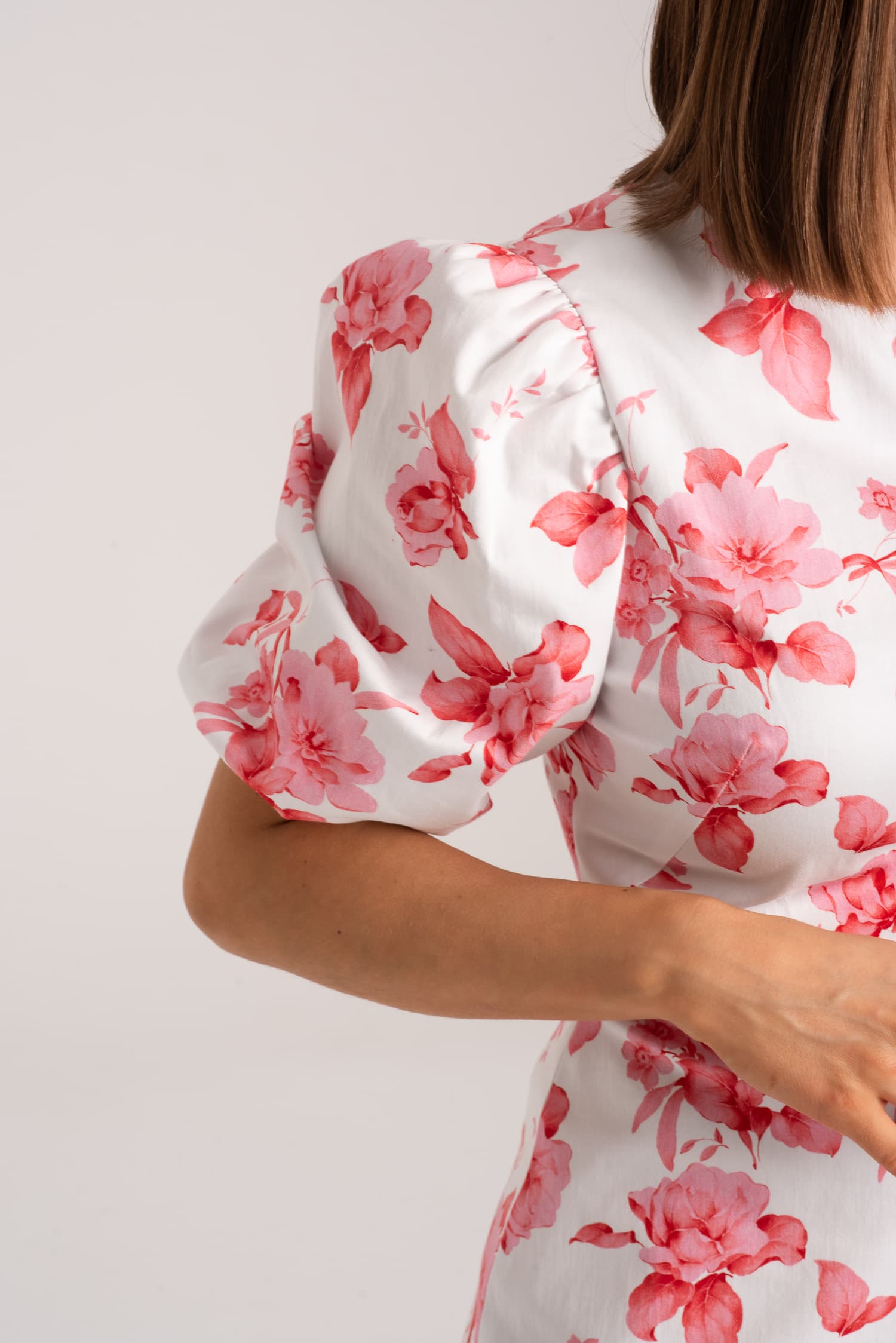 Bawełniana sukienka w kwiaty Everly — zdjęcie 6