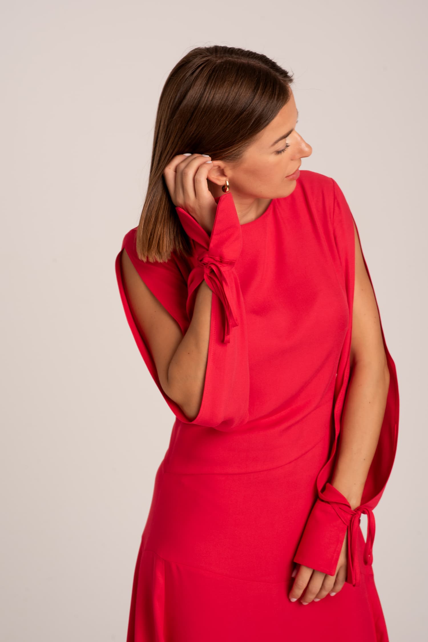 Czerwona asymetryczna sukienka Lea — zdjęcie 6