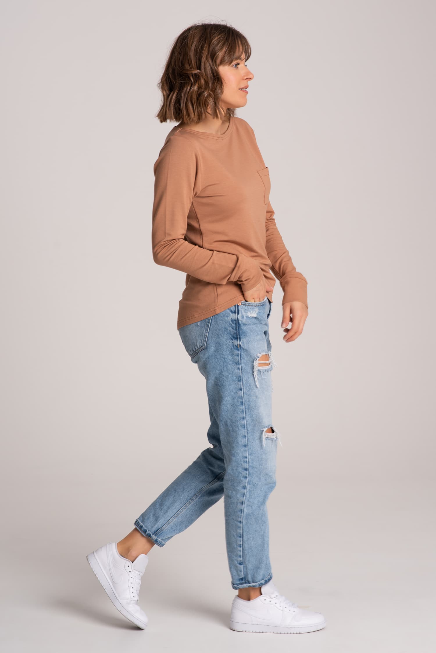 Longsleeve z kieszonką BASIC – camel — zdjęcie 3