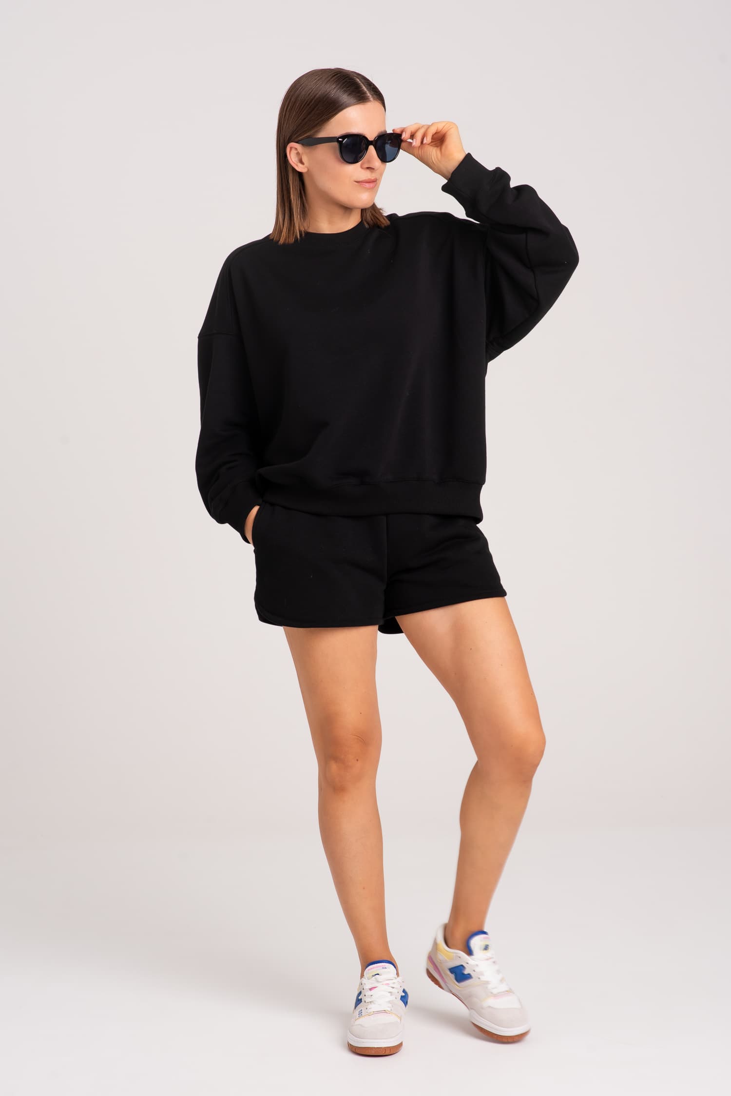 Czarna bluza oversize NORA — zdjęcie 4