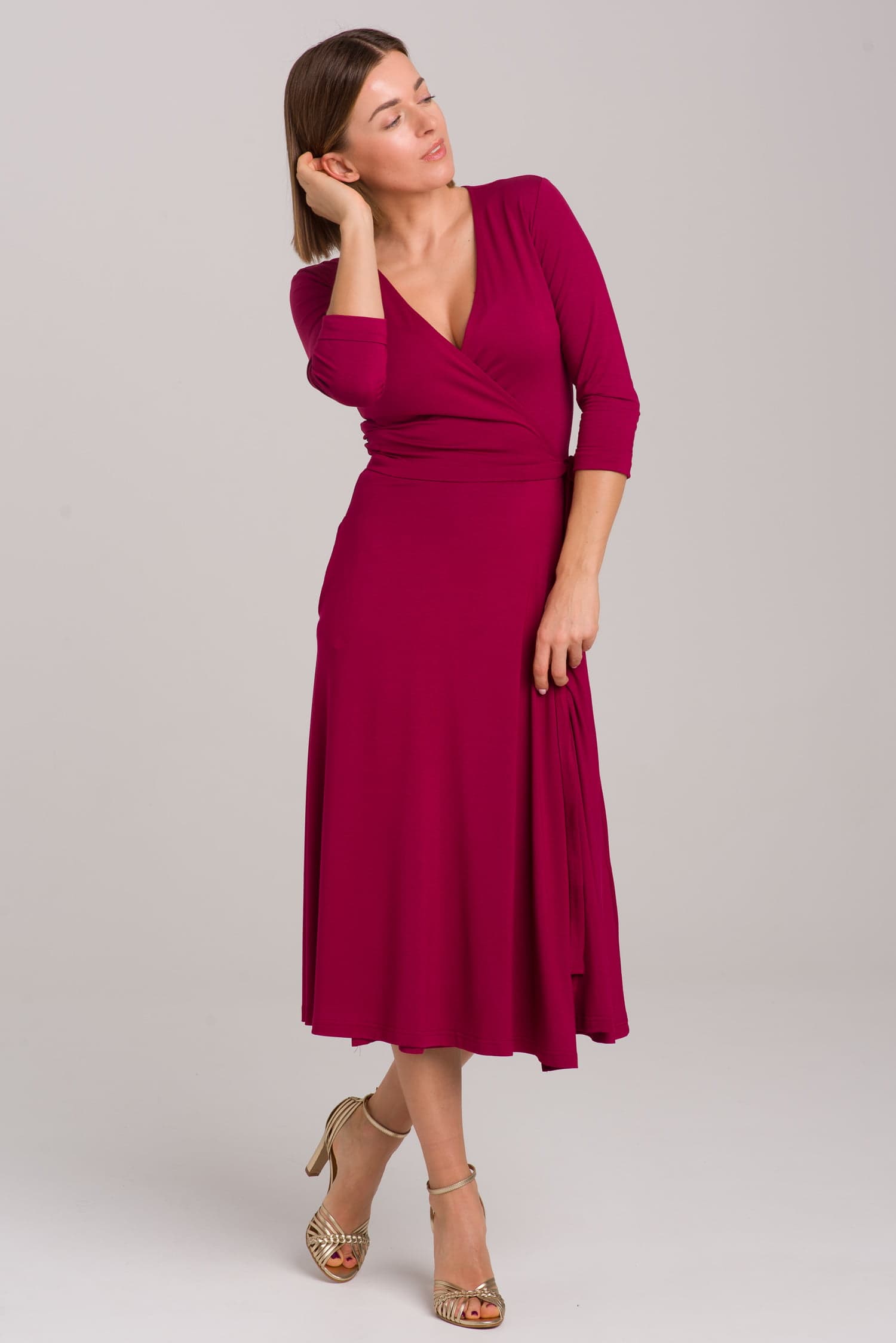 Bordowa sukienka kopertowa z modalu Red — zdjęcie 3