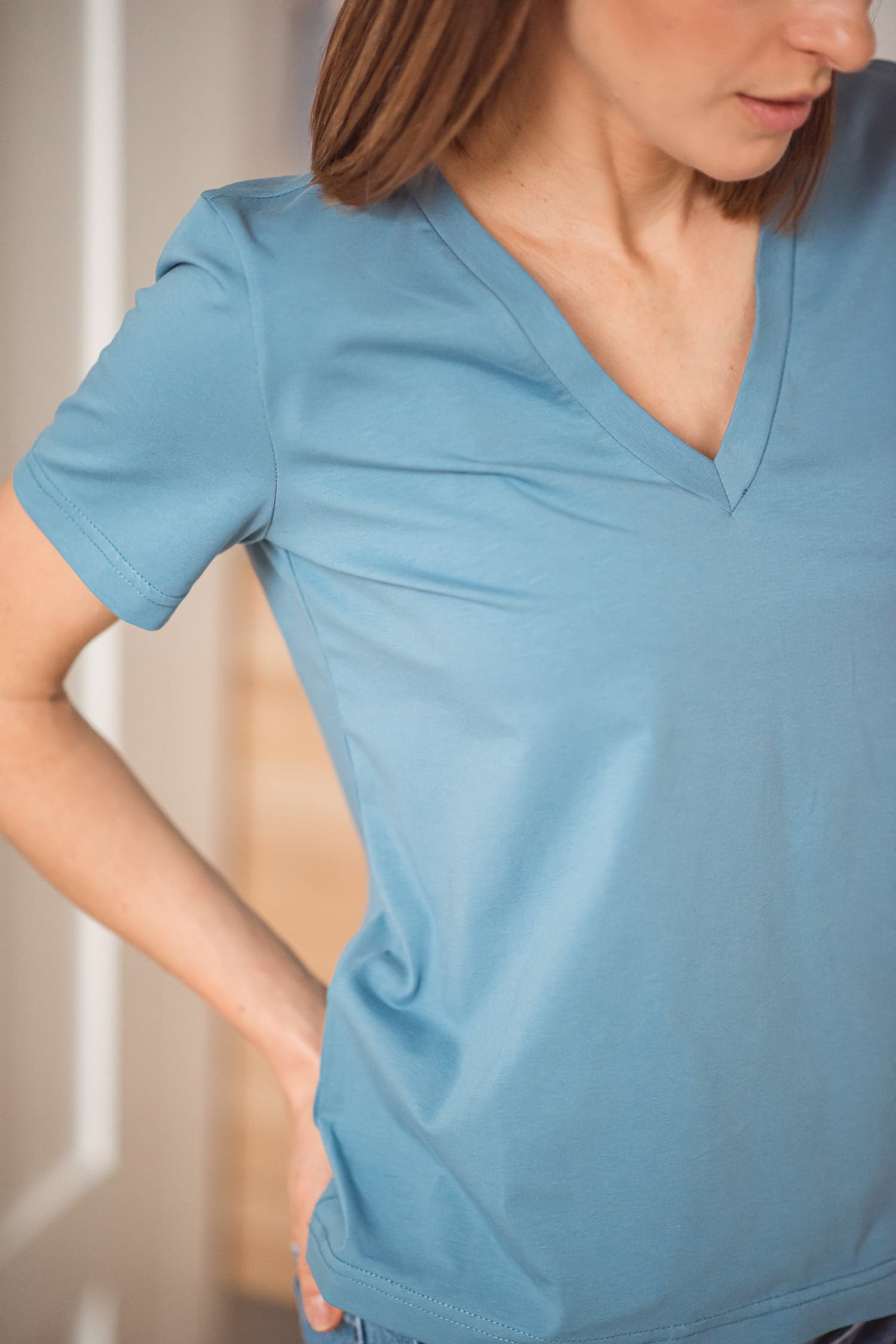 T-shirt BASIC V Niebieski — zdjęcie 3