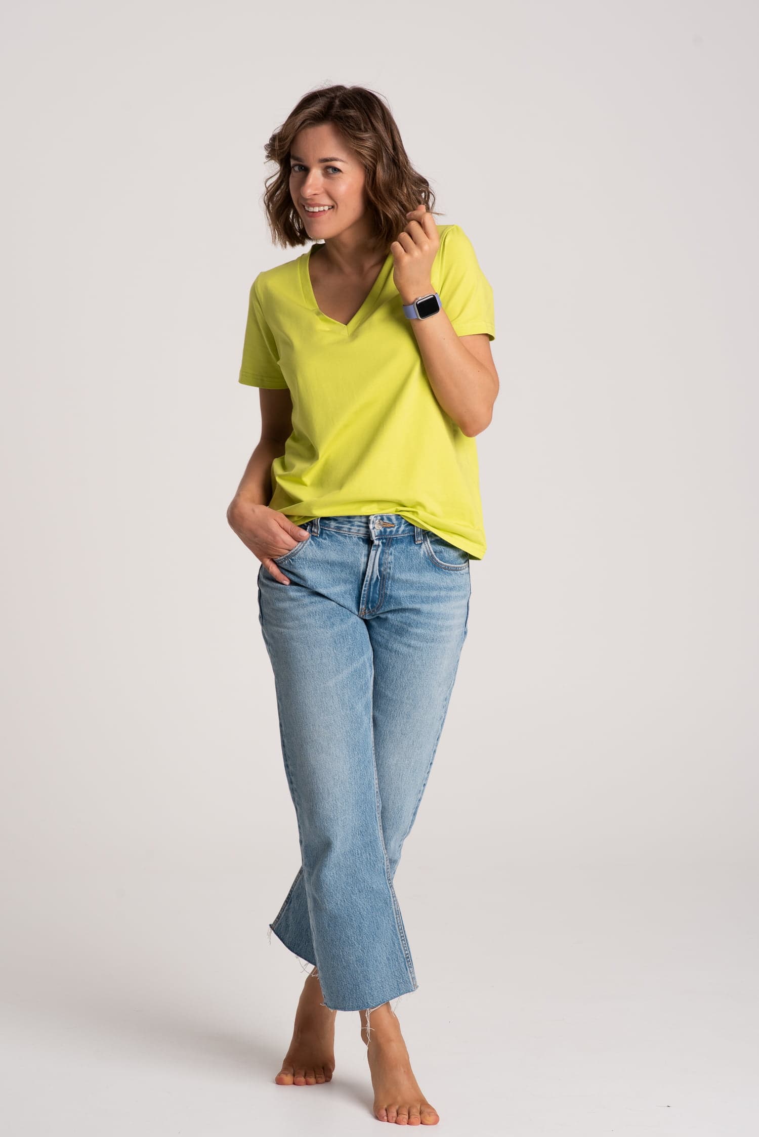 Limonkowy t-shirt damski V - zdjęcie 3