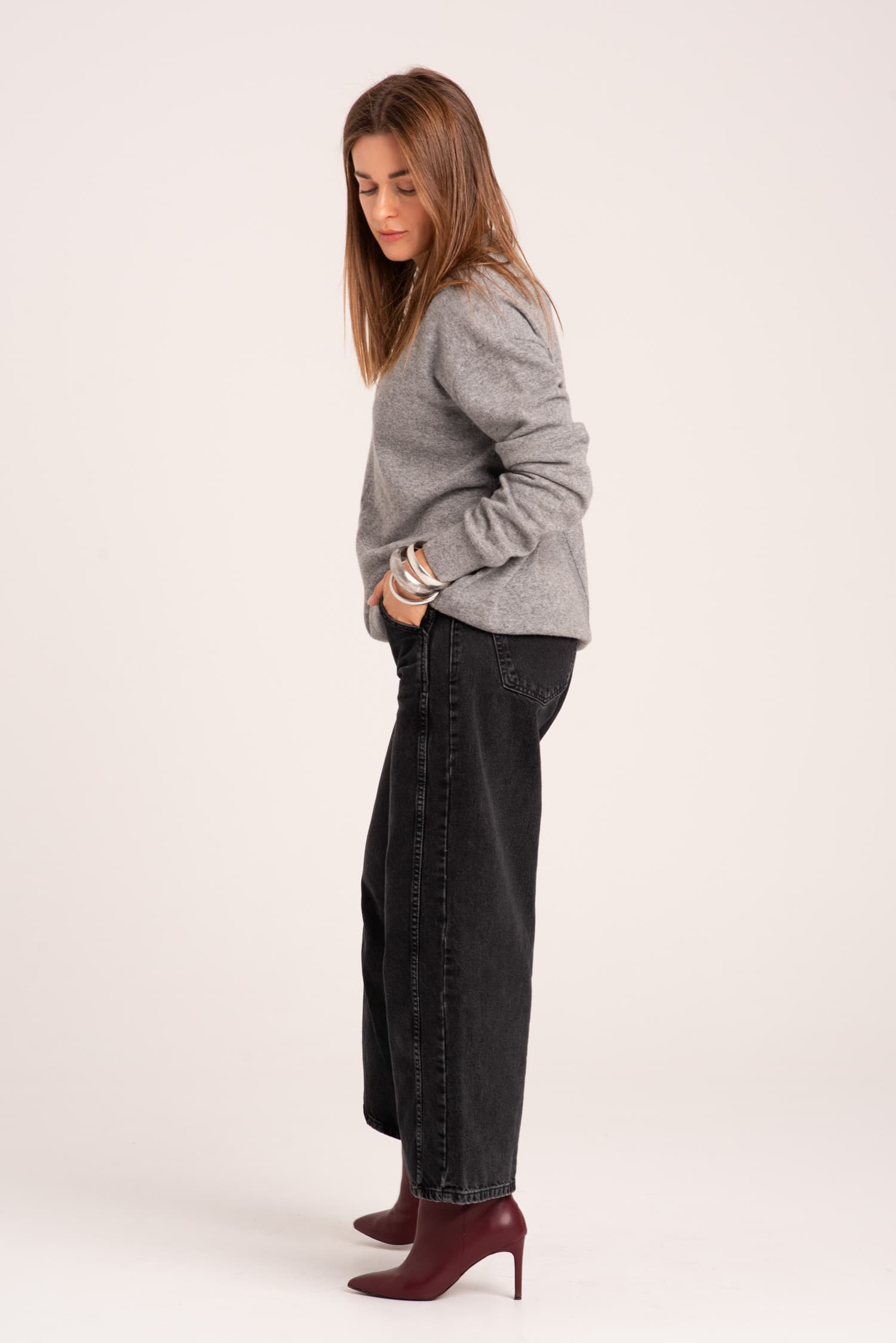 Szary klasyczny sweter damski Agatha - zdjęcie 3