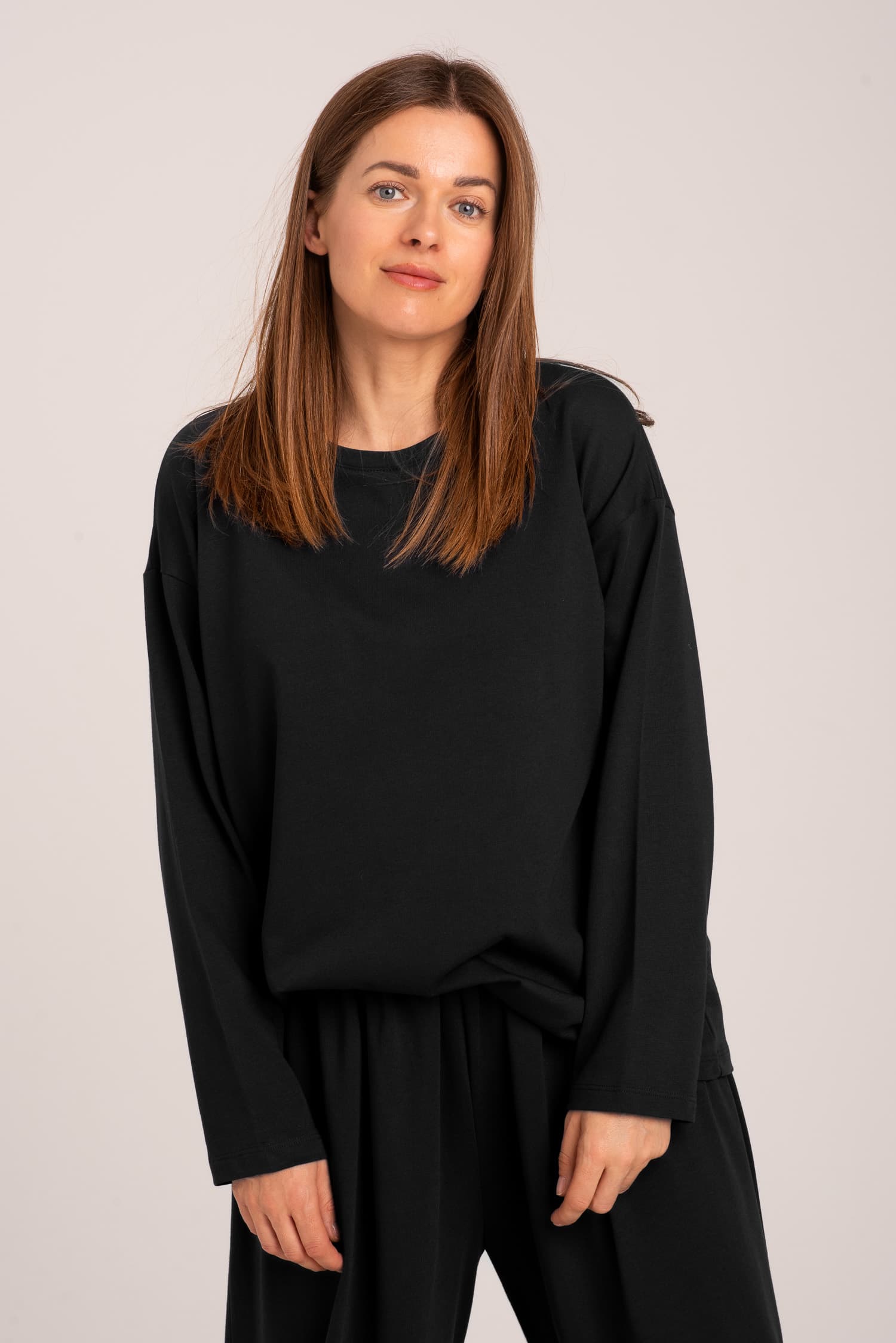Czarny longsleeve z modalem Nina - zdjęcie 4